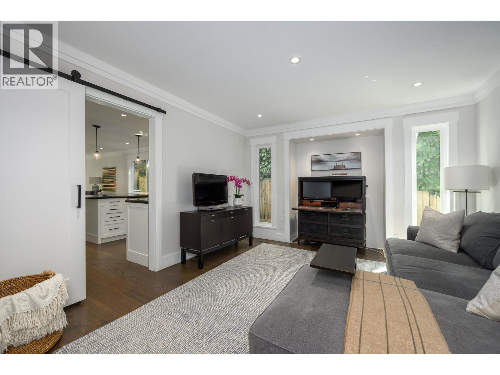 5544 Woodchuck Place, North Vancouver, British Columbia  V7R 4P1 - Photo 11 - R3144004