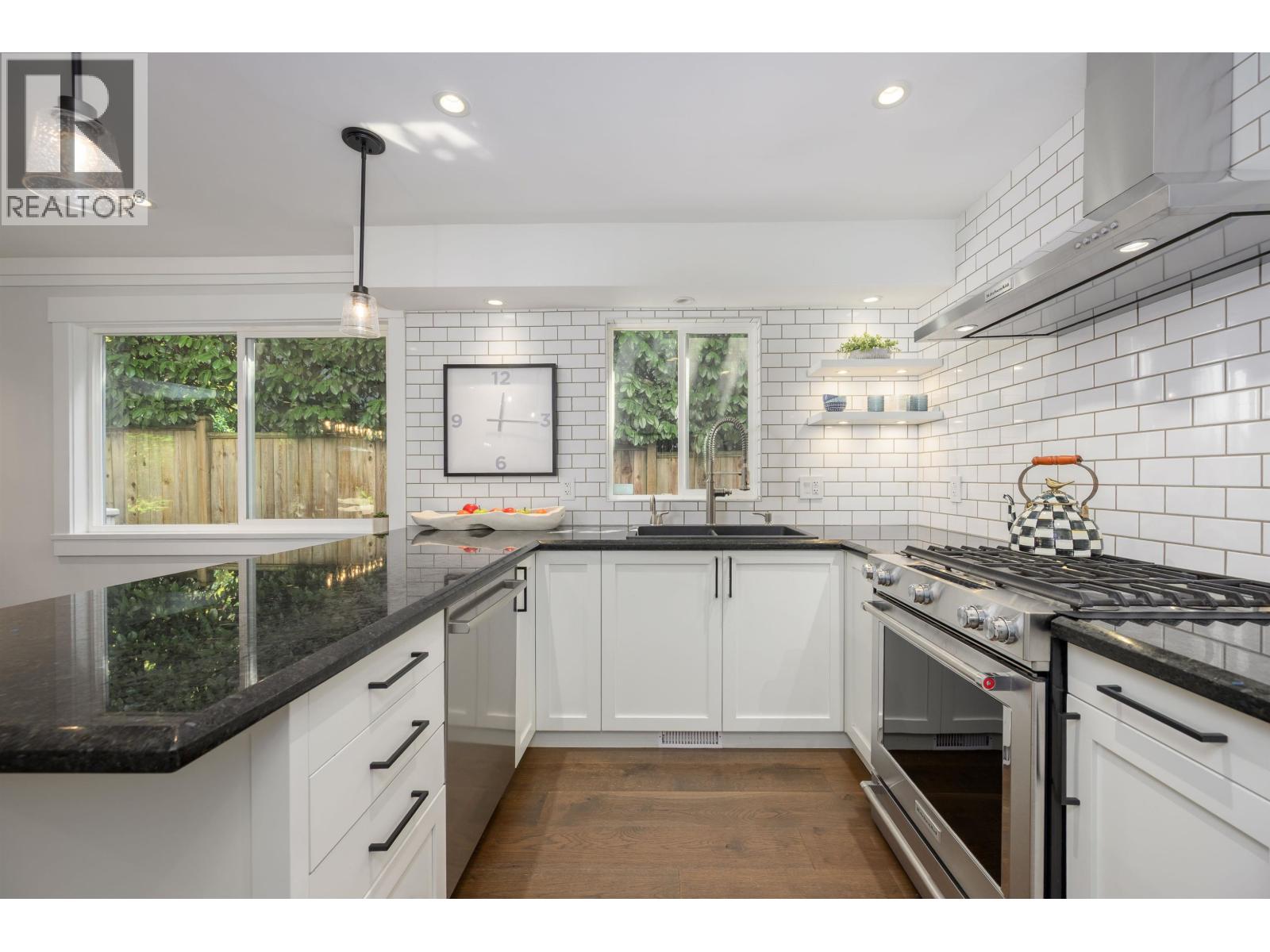 5544 Woodchuck Place, North Vancouver, British Columbia  V7R 4P1 - Photo 13 - R3144004