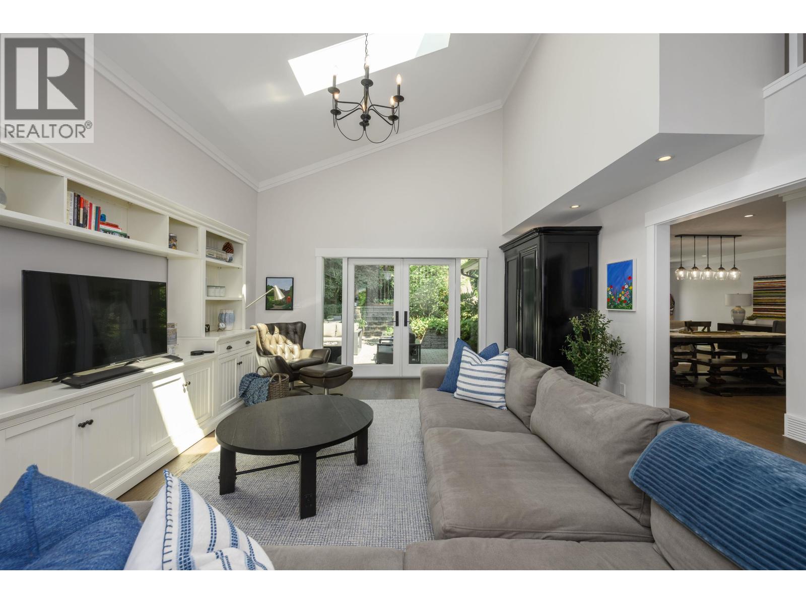5544 Woodchuck Place, North Vancouver, British Columbia  V7R 4P1 - Photo 4 - R3144004