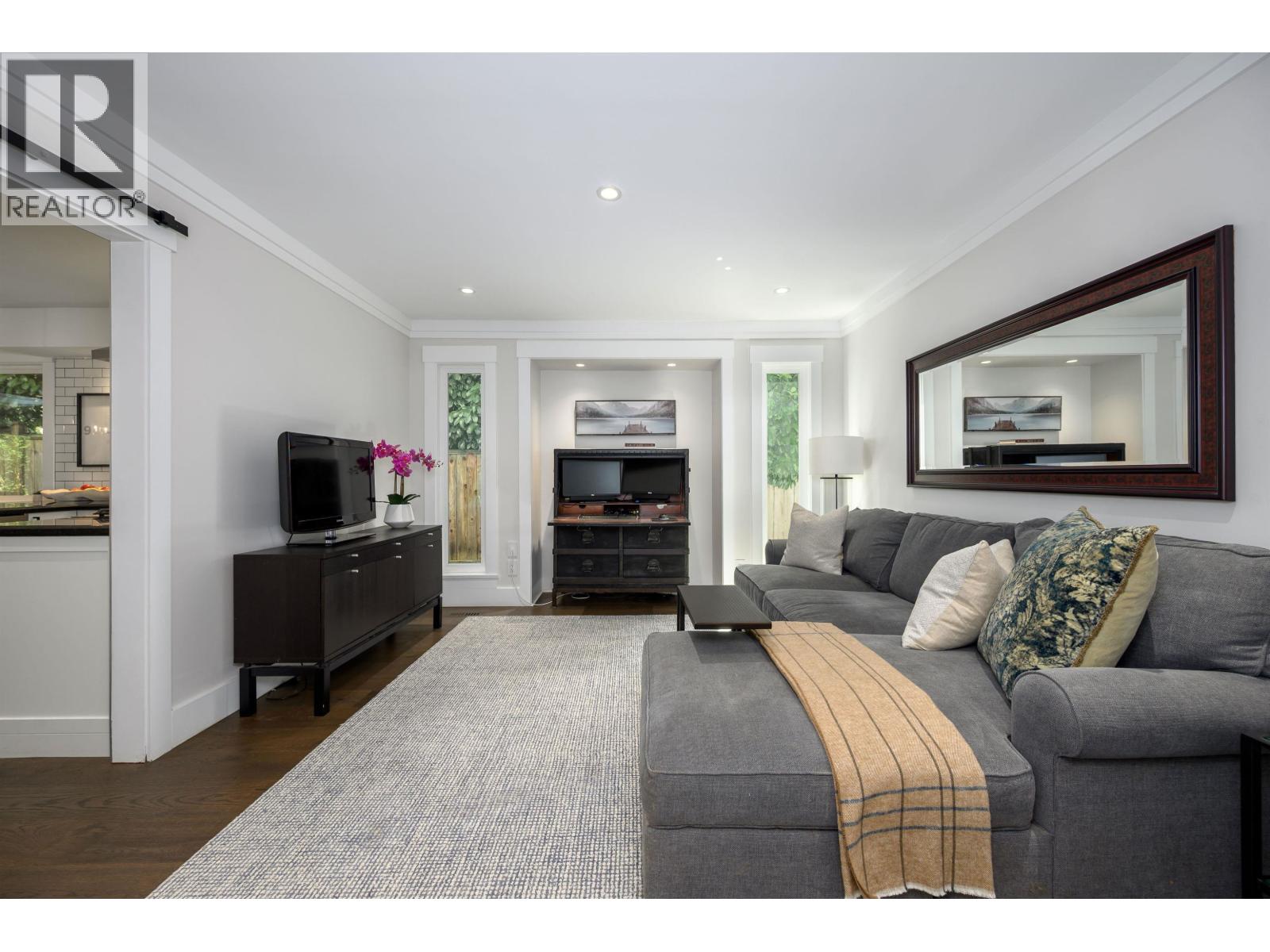 5544 Woodchuck Place, North Vancouver, British Columbia  V7R 4P1 - Photo 9 - R3144004