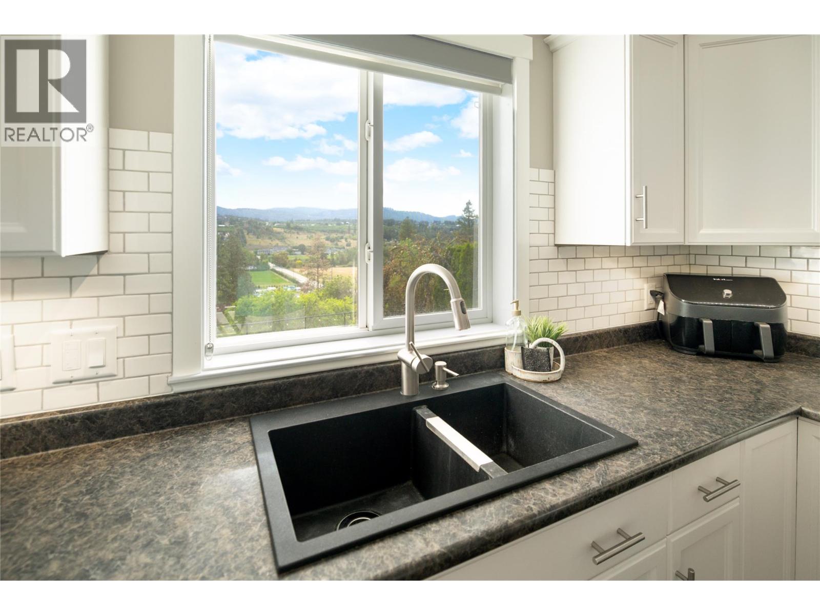 10460 Sherman Drive, Kelowna, British Columbia  V4V 2N2 - Photo 12 - 10393476