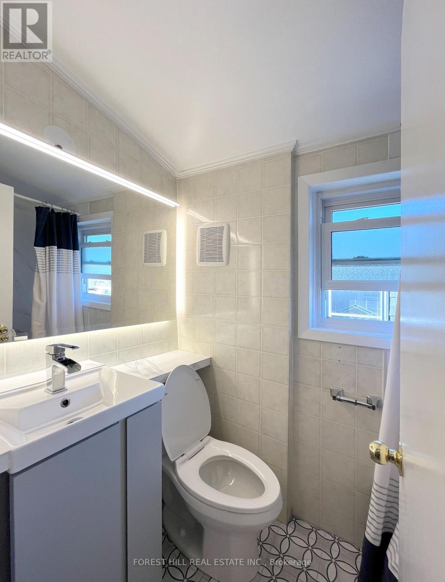 3rd - 303 Lonsdale Road, Toronto, Ontario  M4V 1X3 - Photo 11 - C13538798