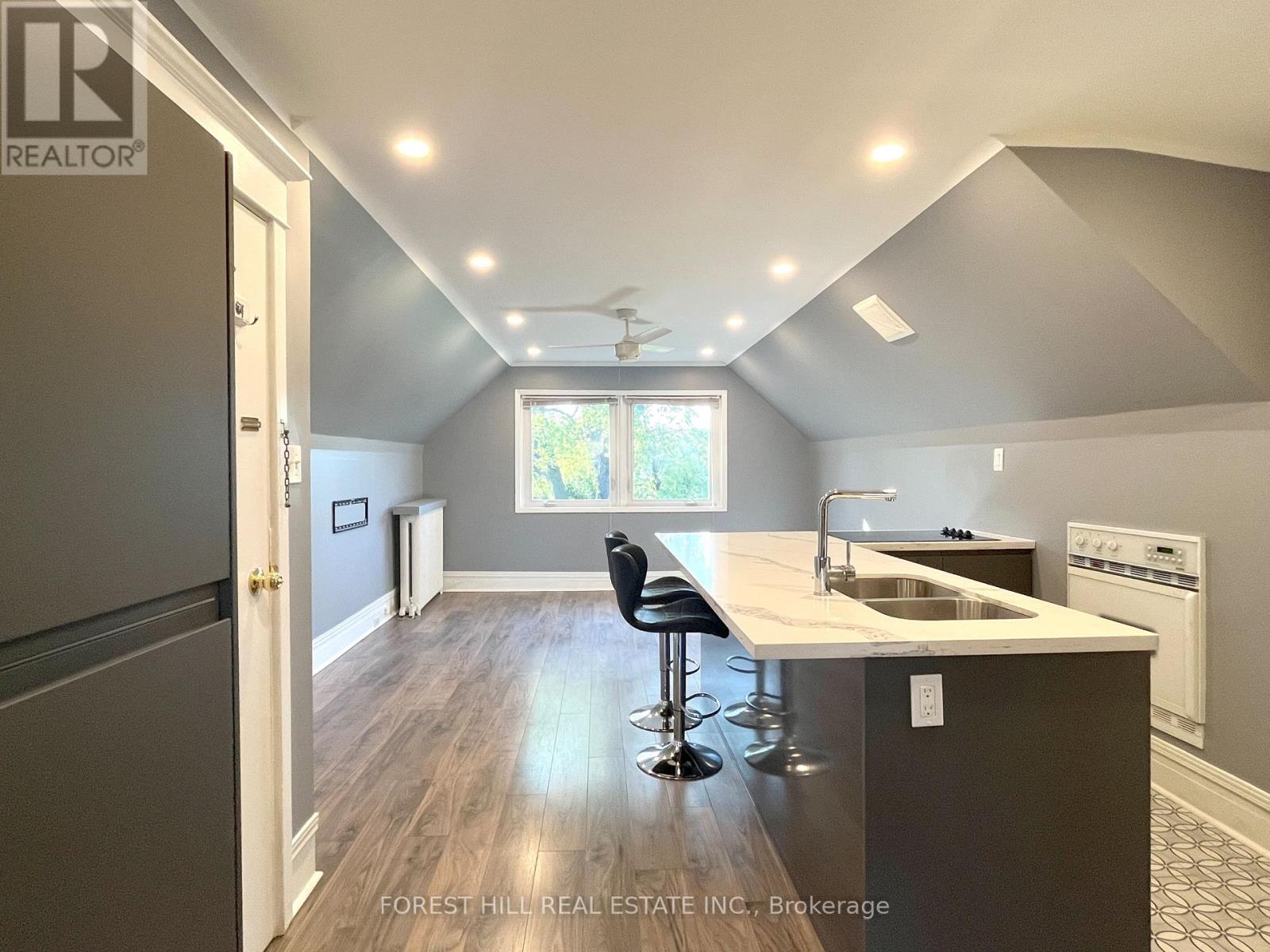 3rd - 303 Lonsdale Road, Toronto, Ontario  M4V 1X3 - Photo 4 - C13538798