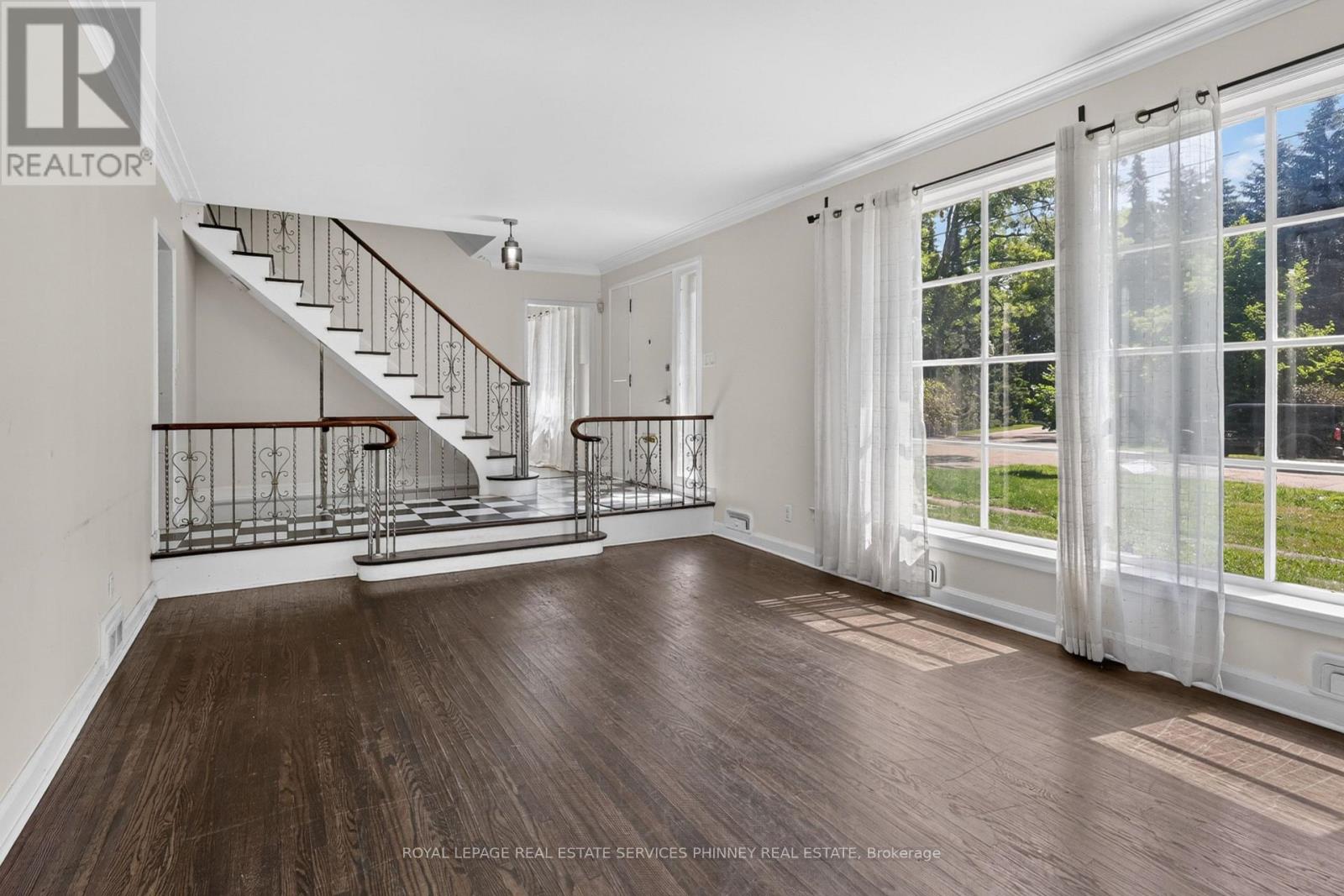 52 Valecrest Drive, Toronto, Ontario  M9A 4P6 - Photo 4 - W13537054