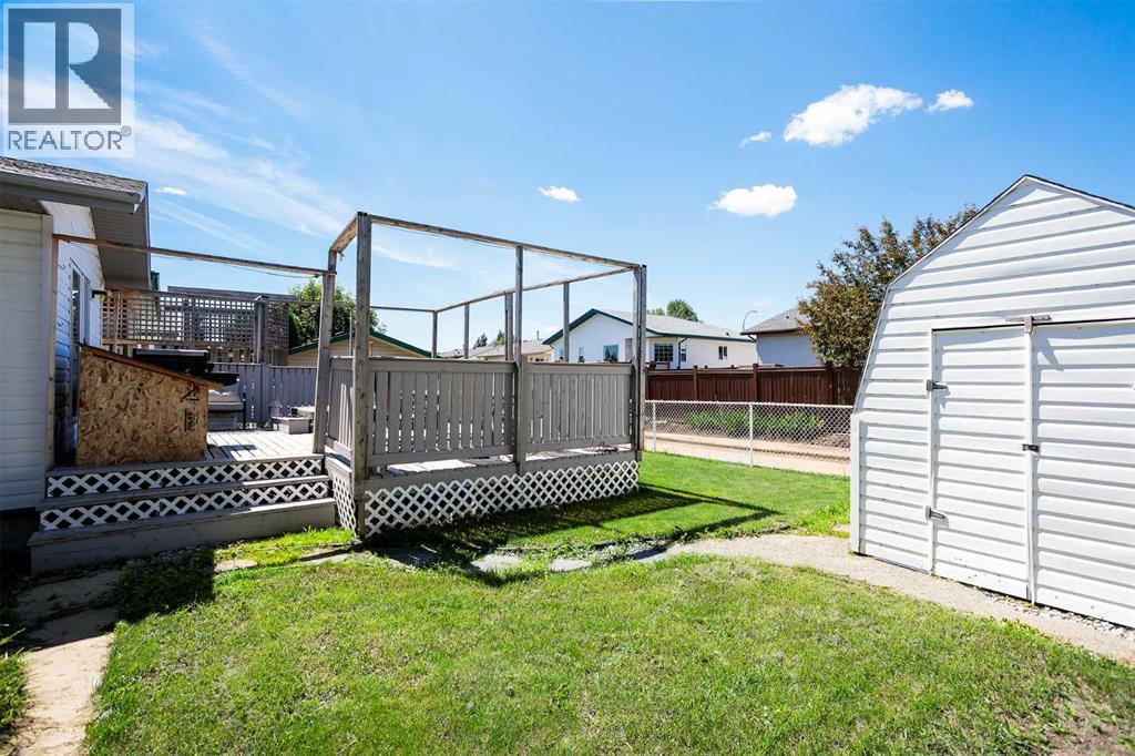 55 Edgewood Drive, Camrose, Alberta  T4V 4Z3 - Photo 4 - A2320983