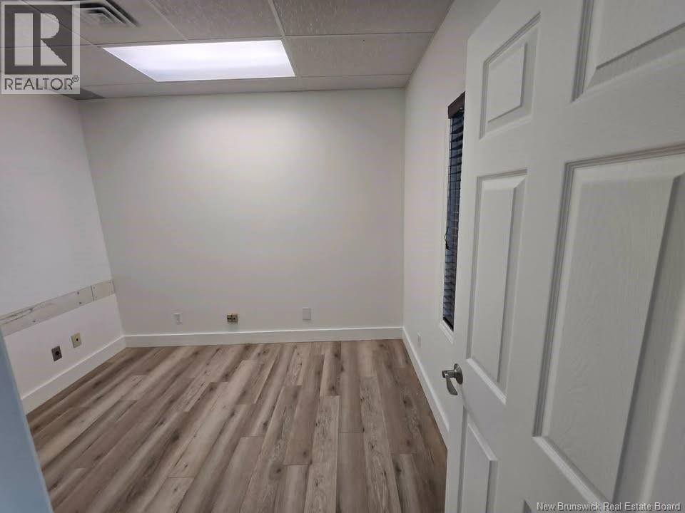 396 King, Bathurst, New Brunswick  E2A 1P3 - Photo 16 - NB143638