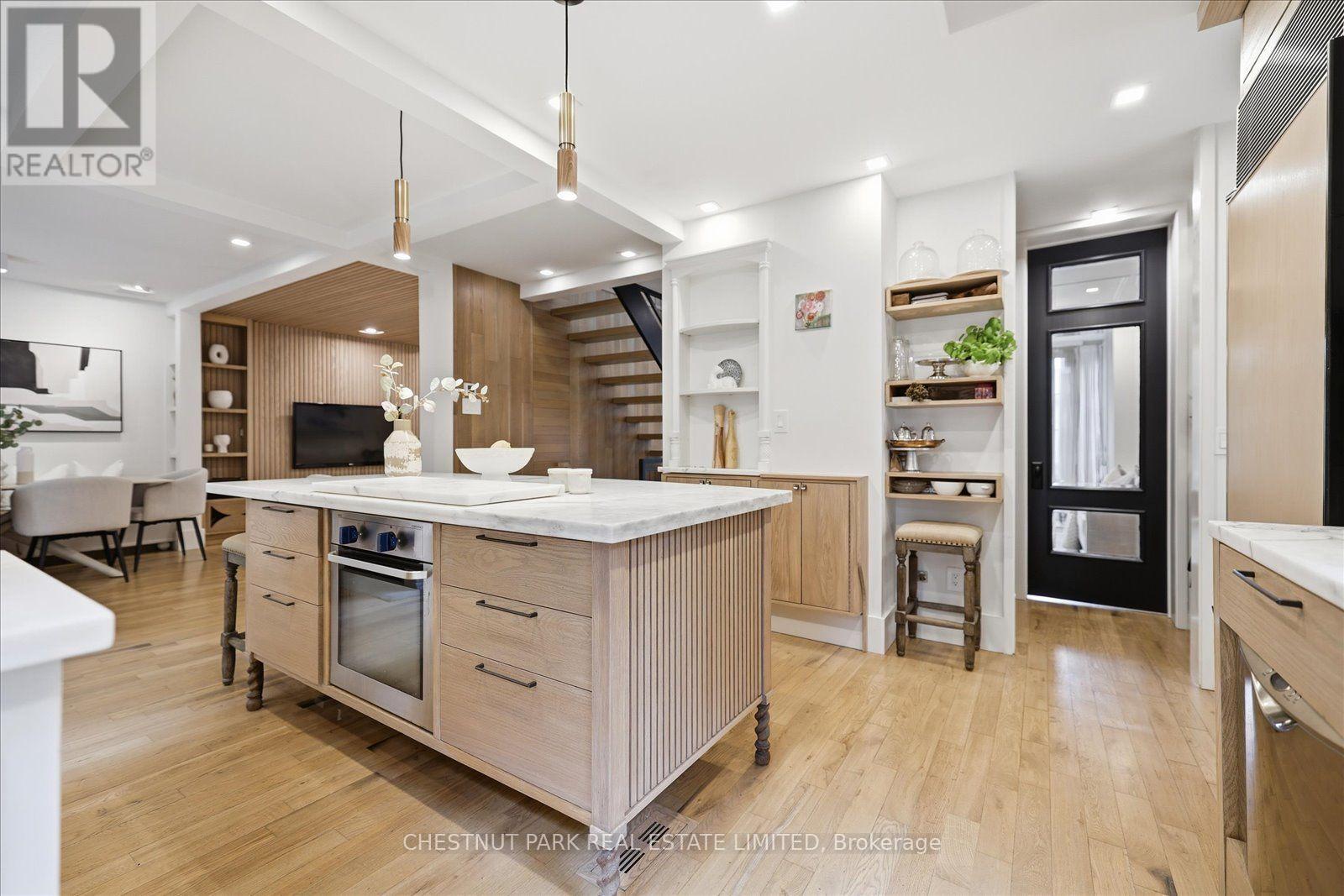 310 Bessborough Drive, Toronto, Ontario  M4G 3L1 - Photo 15 - C13538994