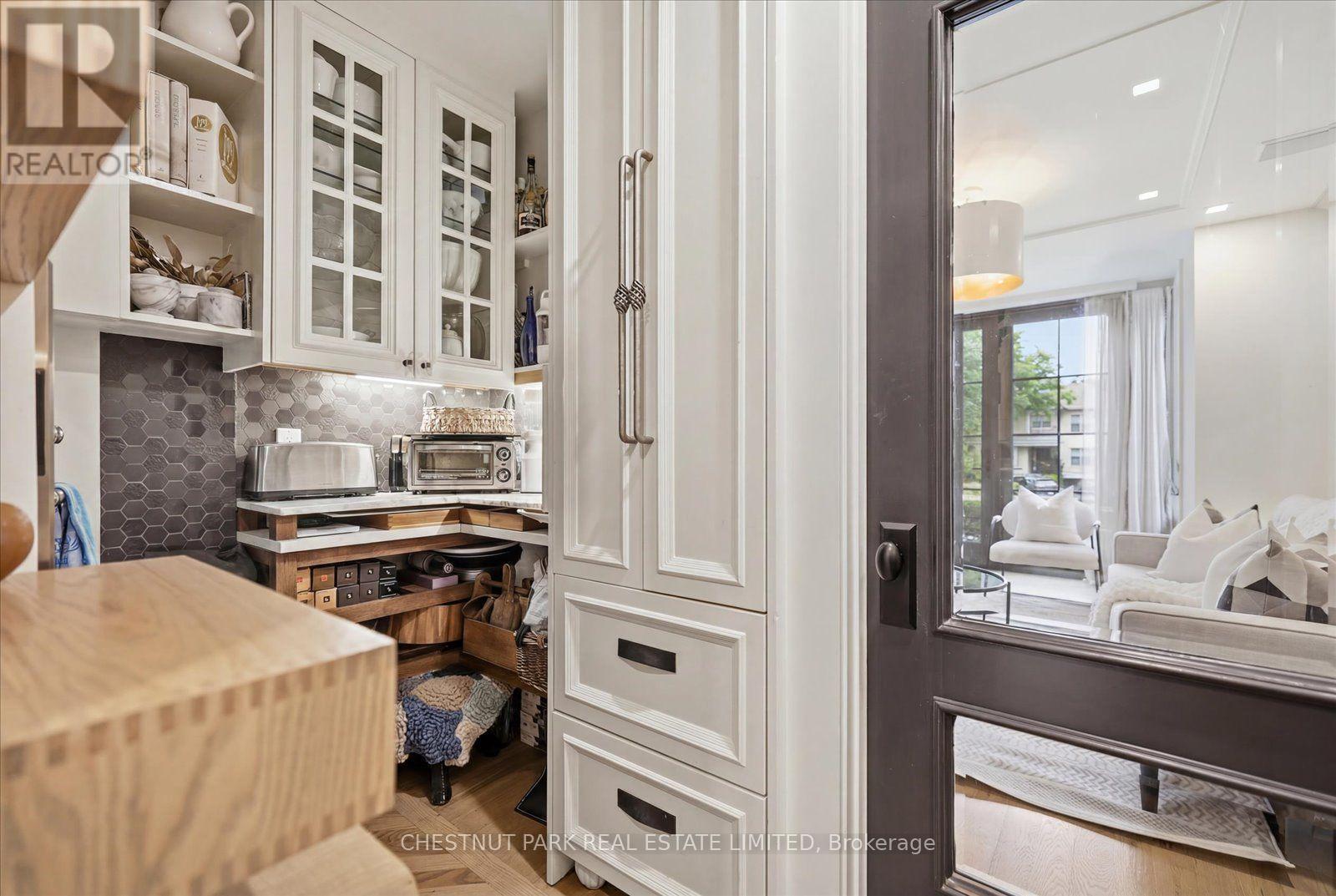 310 Bessborough Drive, Toronto, Ontario  M4G 3L1 - Photo 16 - C13538994