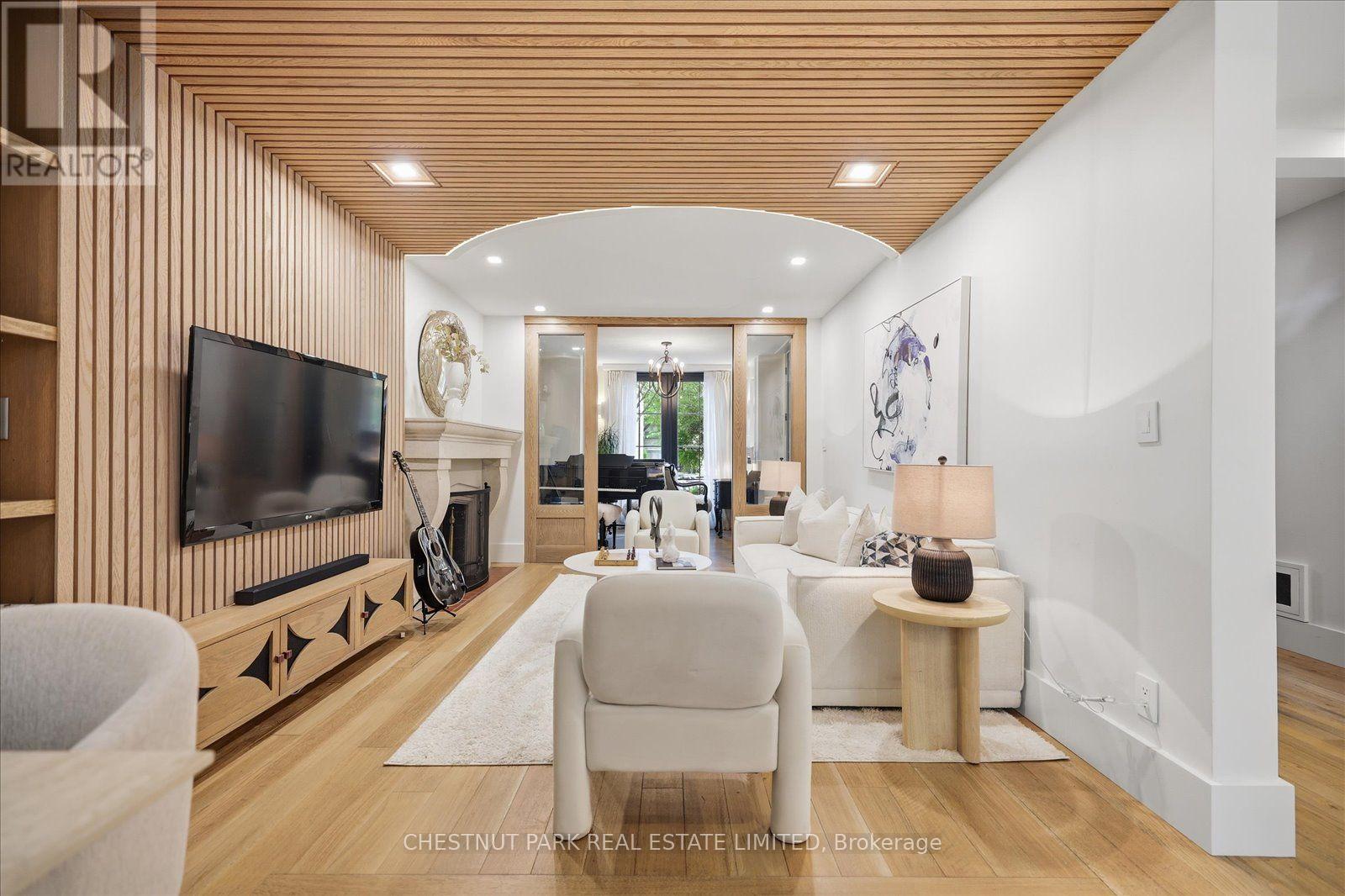 310 Bessborough Drive, Toronto, Ontario  M4G 3L1 - Photo 8 - C13538994