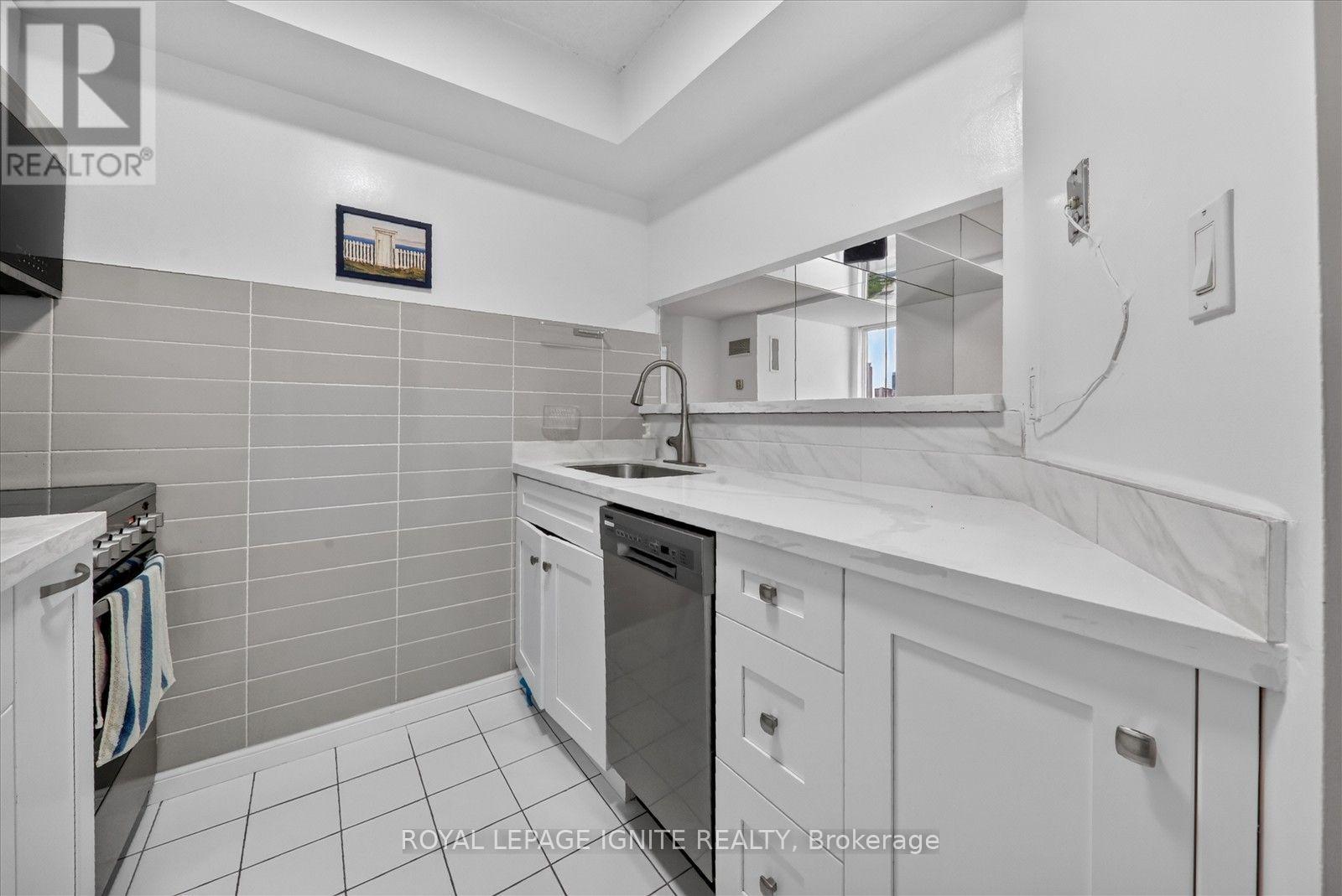 1206 - 24 Wellesley Street W, Toronto, Ontario  M4Y 2X6 - Photo 16 - C13539134