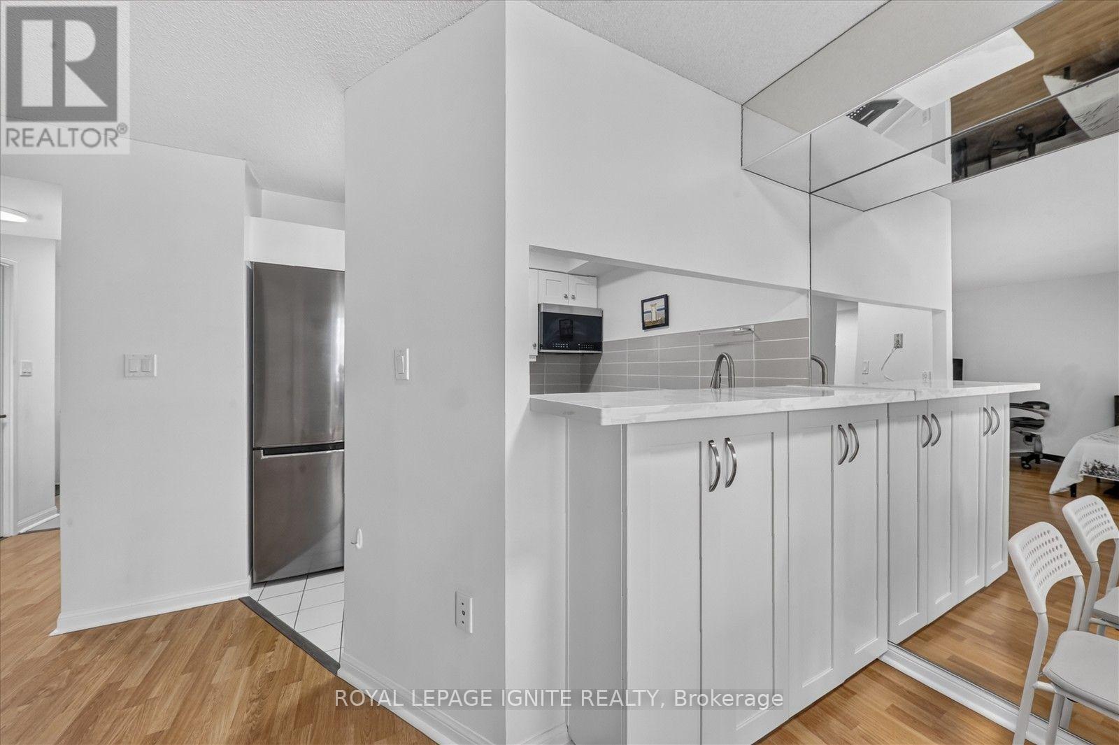 1206 - 24 Wellesley Street W, Toronto, Ontario  M4Y 2X6 - Photo 17 - C13539134