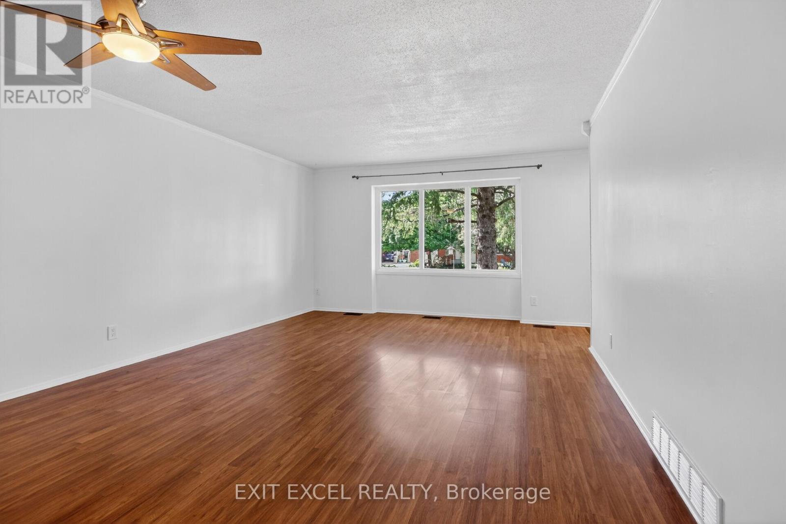 283 Mcelroy Drive, Ottawa, Ontario K2L 1Y3 - Photo 5 - X13538968