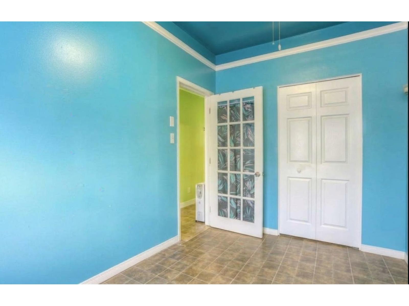 2392-2394 Av. Laval Shawinigan Quebec Canada G9N2A6 5