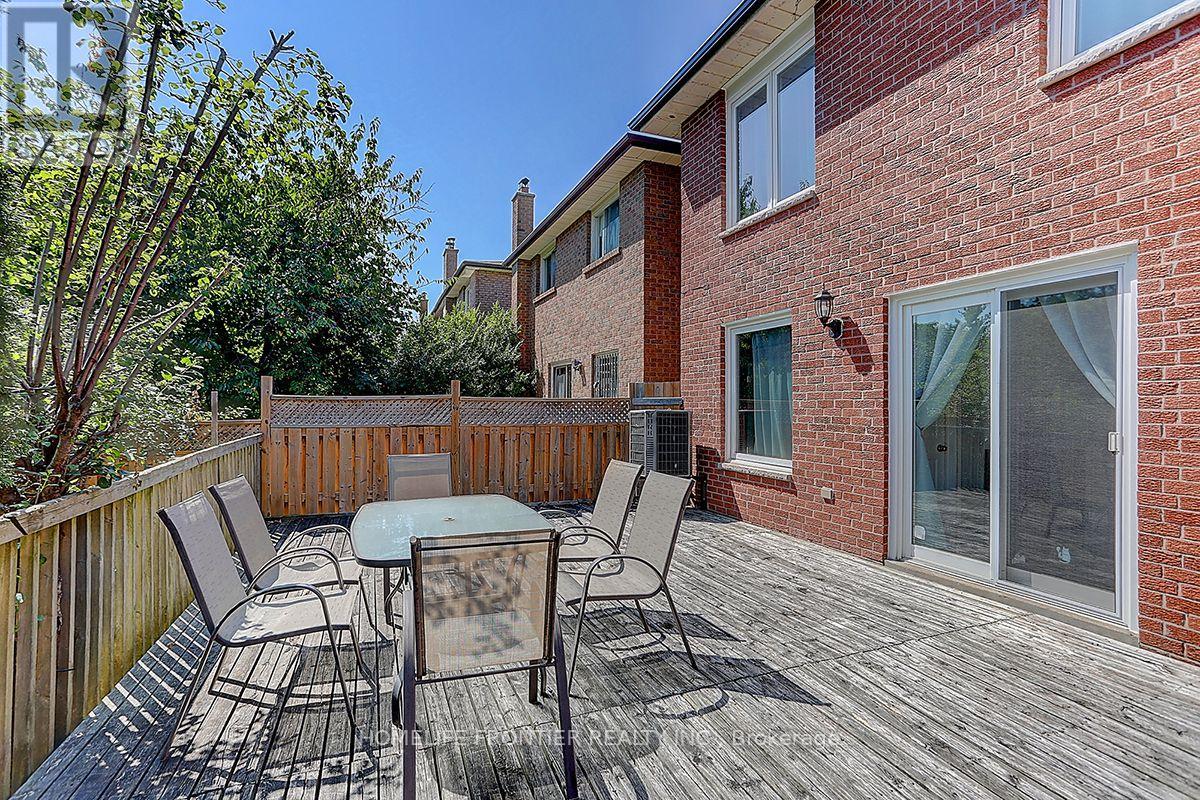 Ground - 31 Boyne Highland Court, Vaughan, Ontario  L4K 1K4 - Photo 9 - N13539010