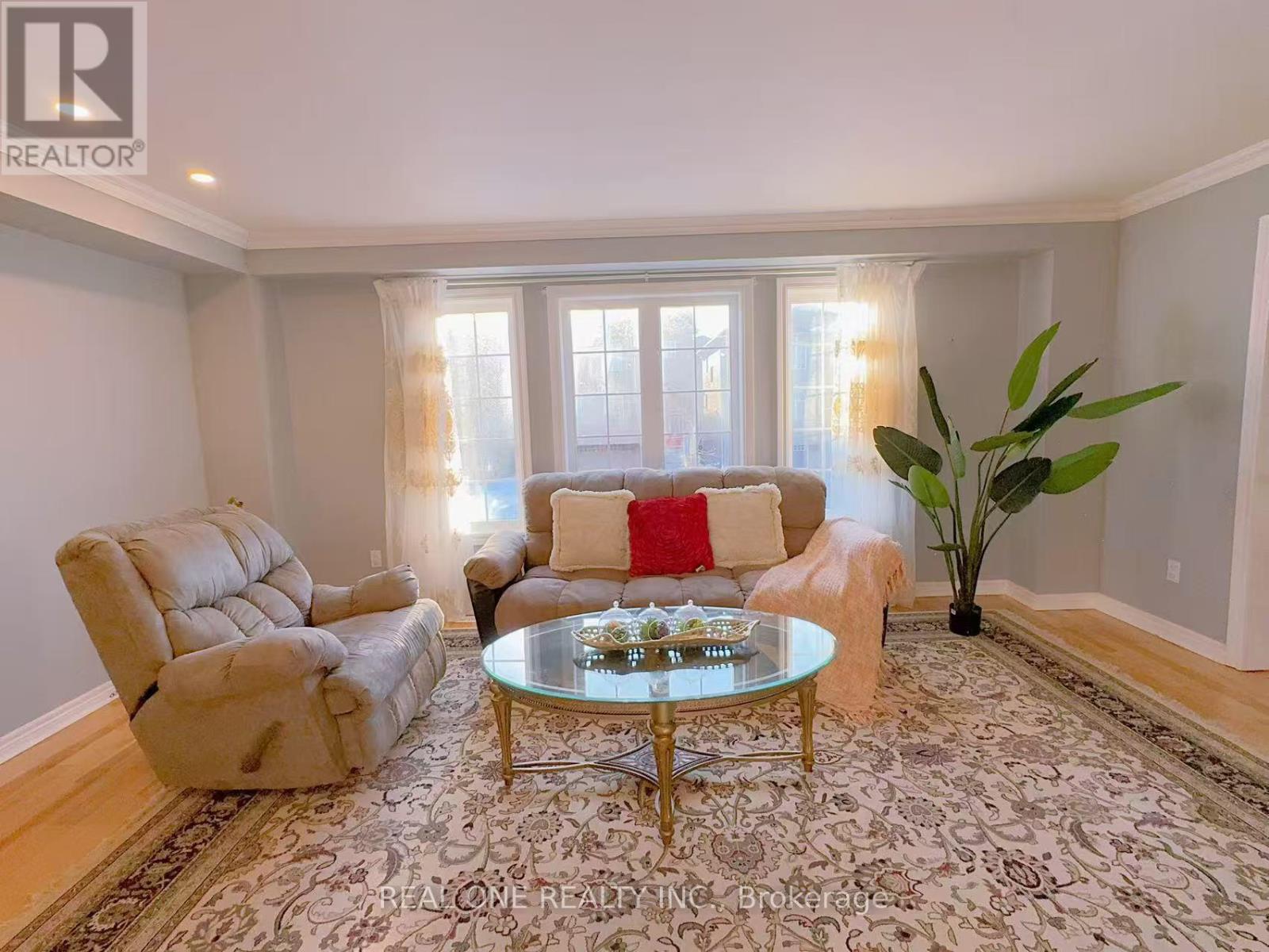 Upper - 193 Dean Burton Lane, Newmarket, Ontario L3X 3C4 - Photo 2 - N13539110