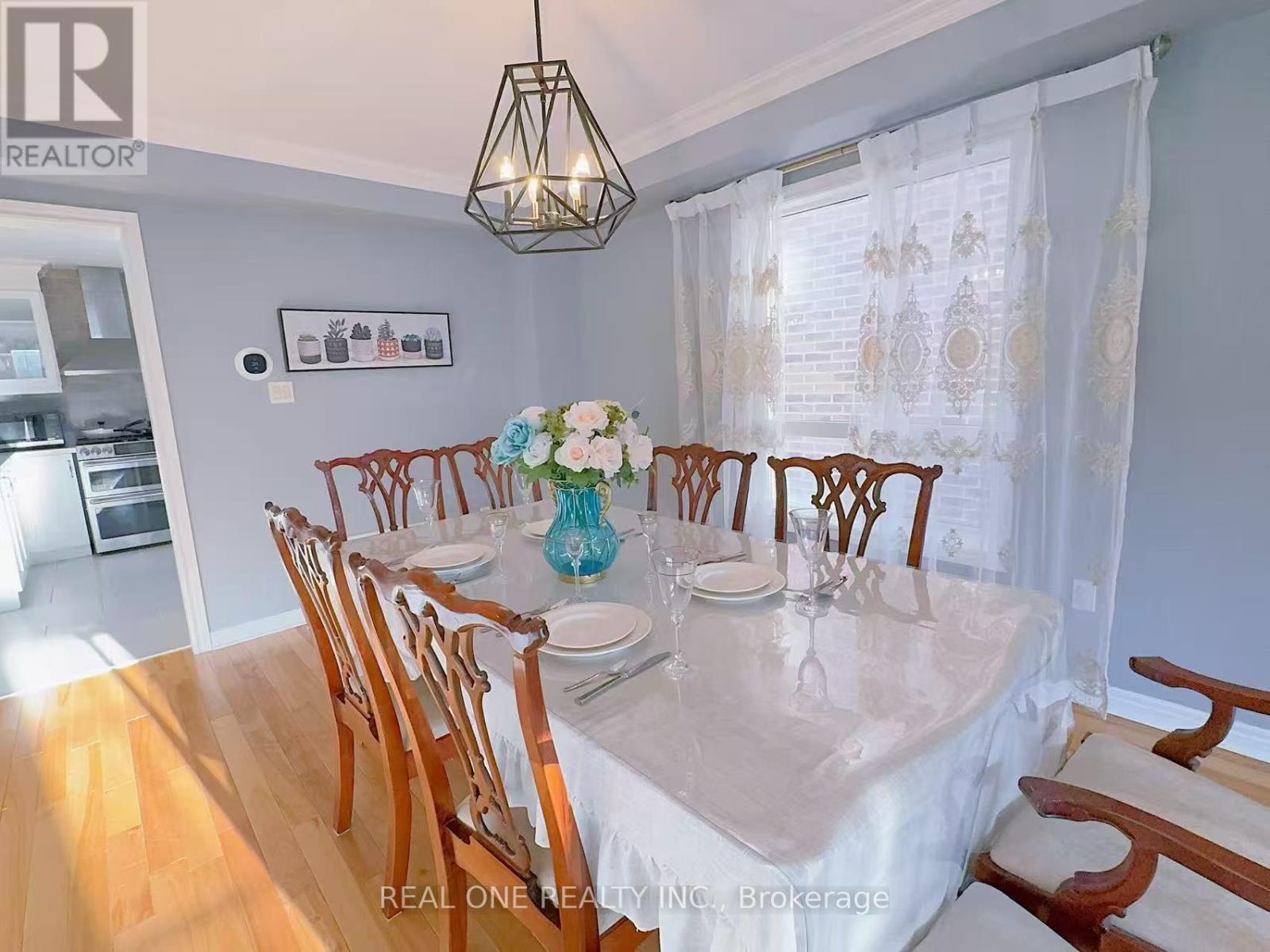 Upper - 193 Dean Burton Lane, Newmarket, Ontario L3X 3C4 - Photo 7 - N13539110