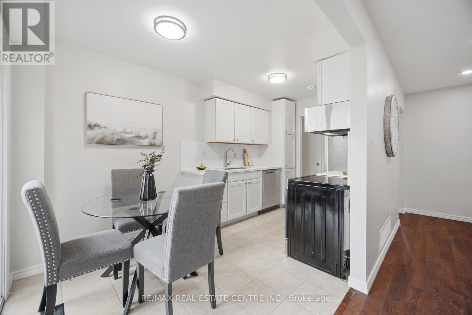 706 Carrying Place, Mississauga, Ontario  L5C 3W6 - Photo 16 - W13539014