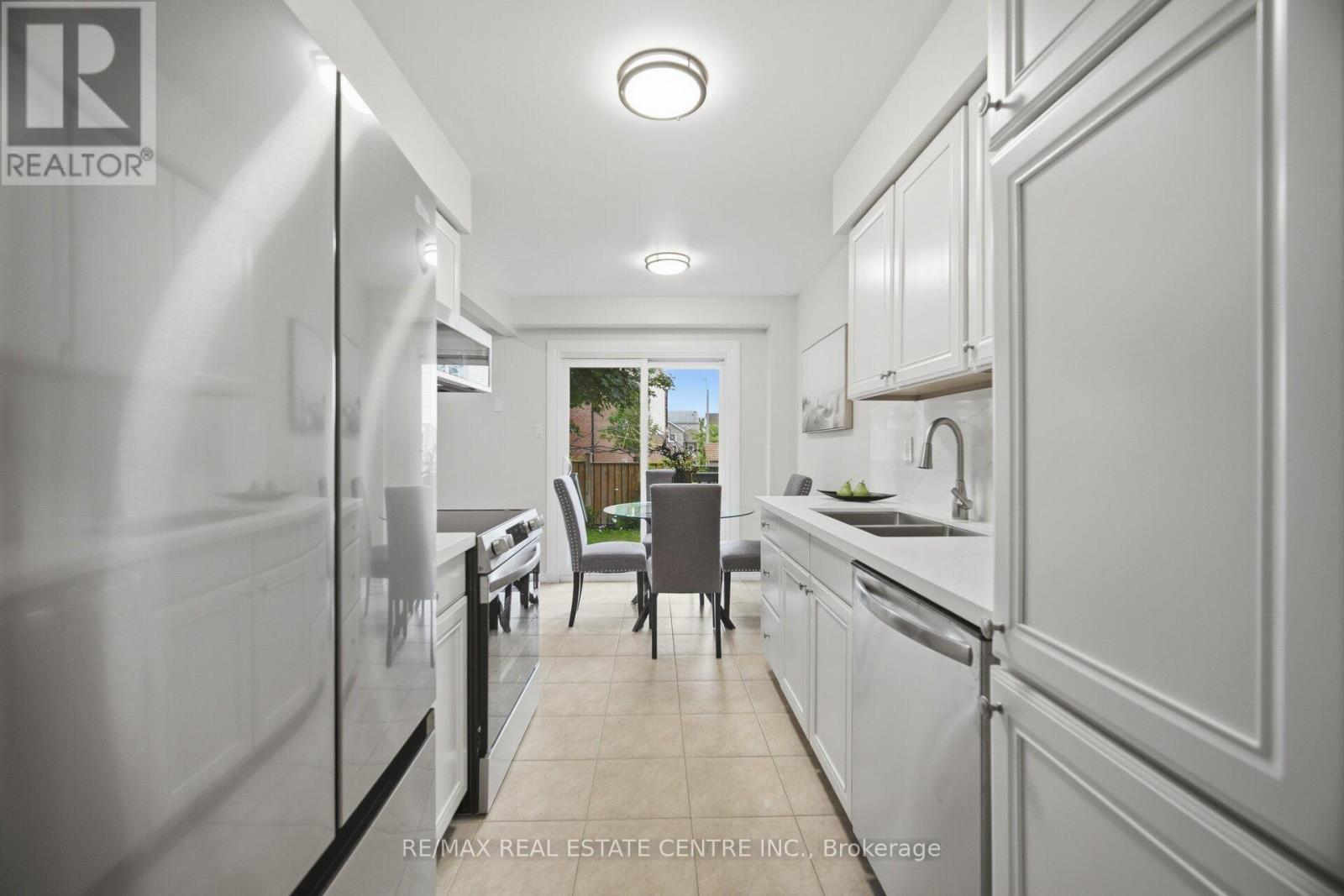 706 Carrying Place, Mississauga, Ontario  L5C 3W6 - Photo 18 - W13539014
