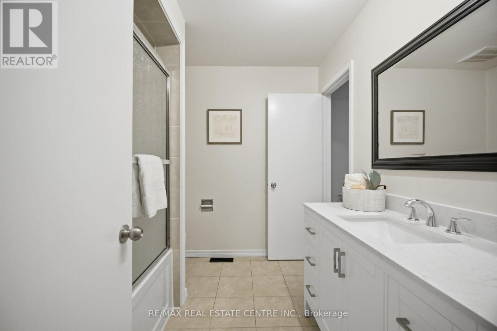 706 Carrying Place, Mississauga, Ontario  L5C 3W6 - Photo 31 - W13539014