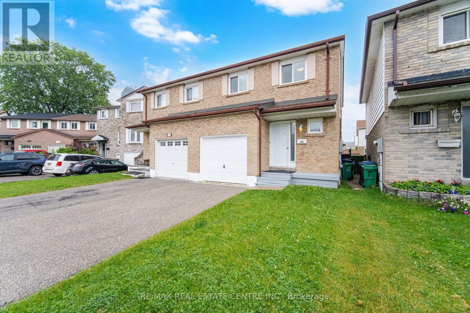 706 Carrying Place, Mississauga, Ontario  L5C 3W6 - Photo 4 - W13539014