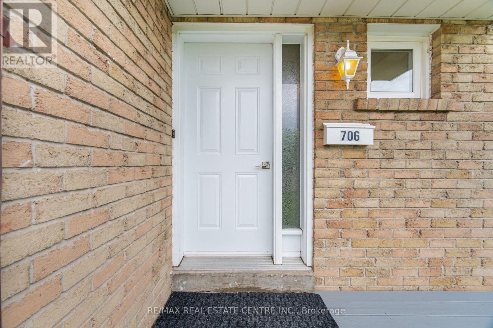 706 Carrying Place, Mississauga, Ontario  L5C 3W6 - Photo 6 - W13539014