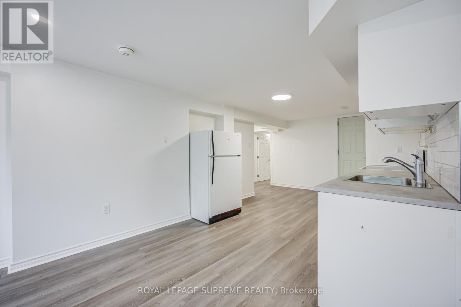 27 Dalrymple Drive, Toronto, Ontario  M6N 4S2 - Photo 8 - W13539022