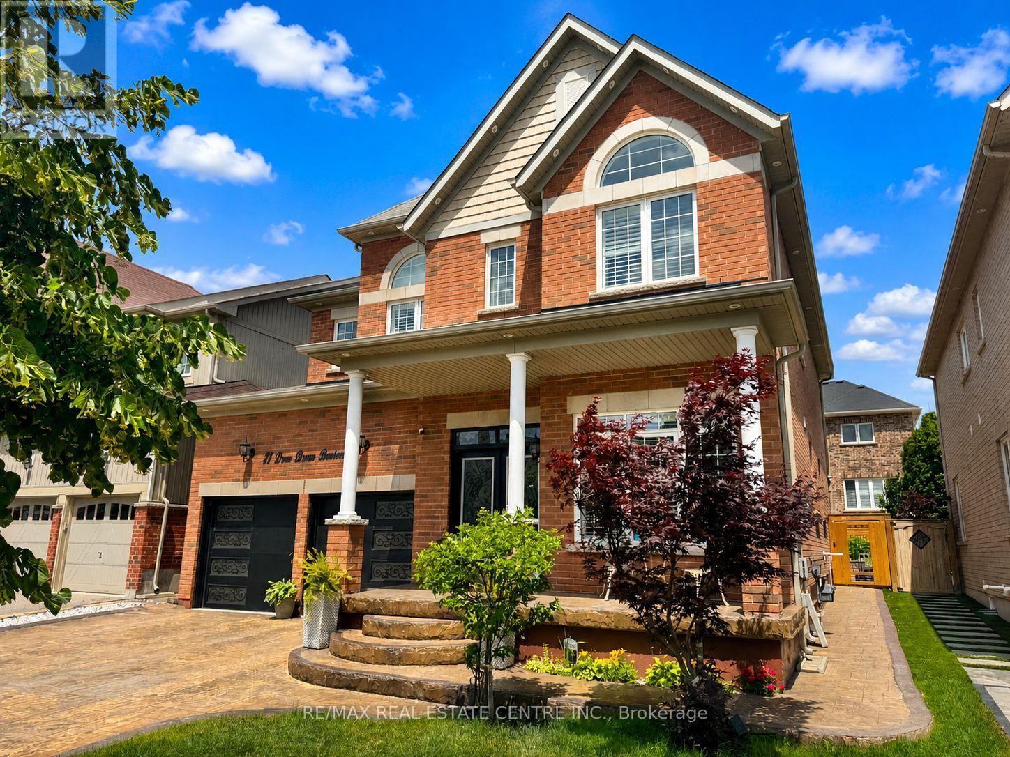 27 DREW BROWN BOULEVARD, Orangeville, Ontario