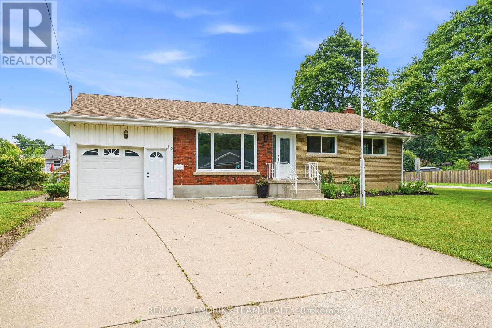 32 Hanson Drive, St. Catharines, Ontario  L2M 2X1 - Photo 2 - X13538600