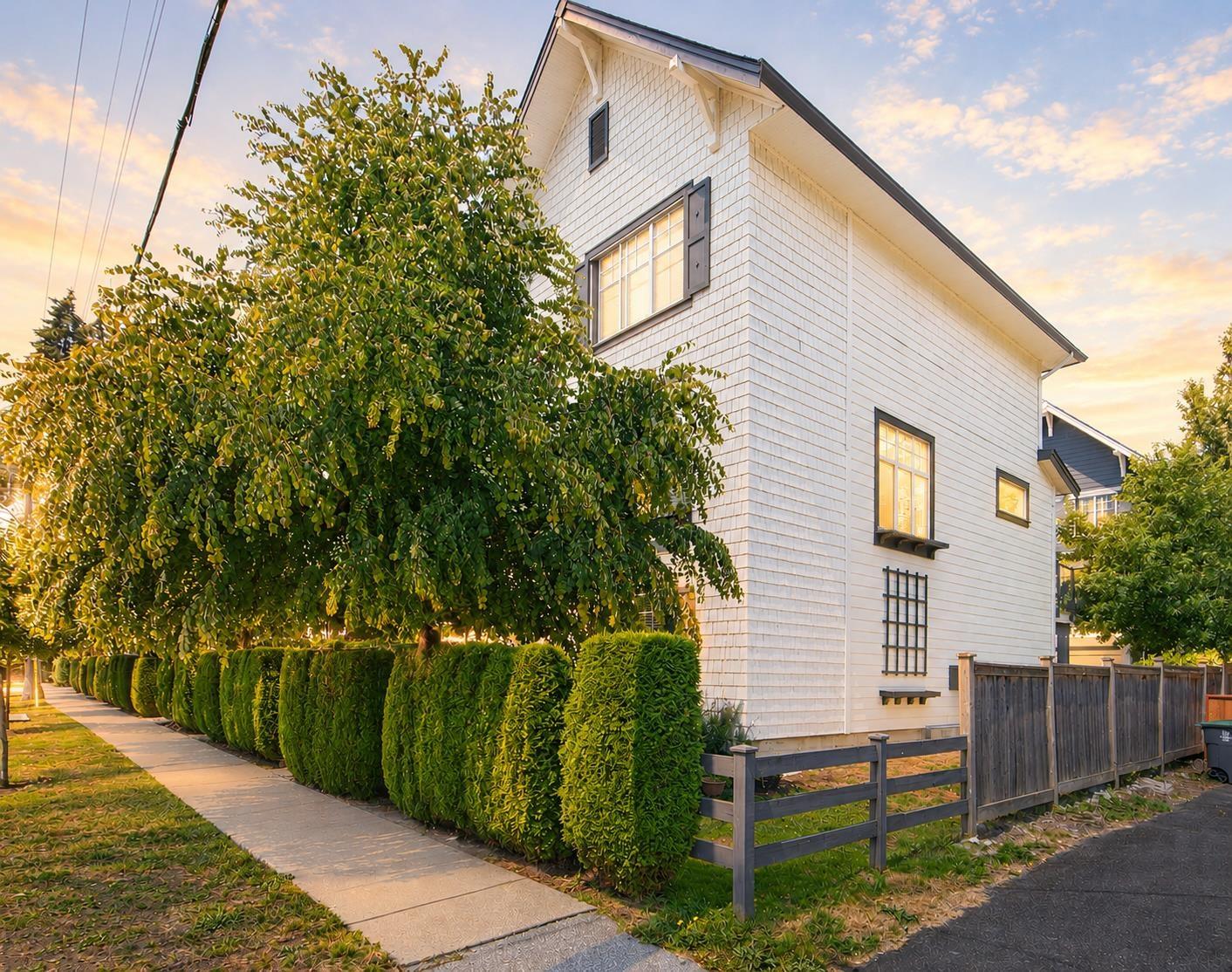 7 16357 15 AVENUE
