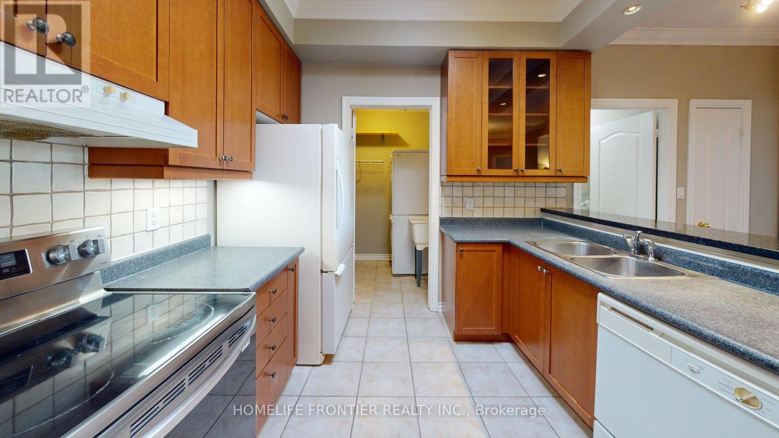 402 - 3351 Cawthra Road, Mississauga, Ontario L5A 4N5 - Photo 3 - W13223410
