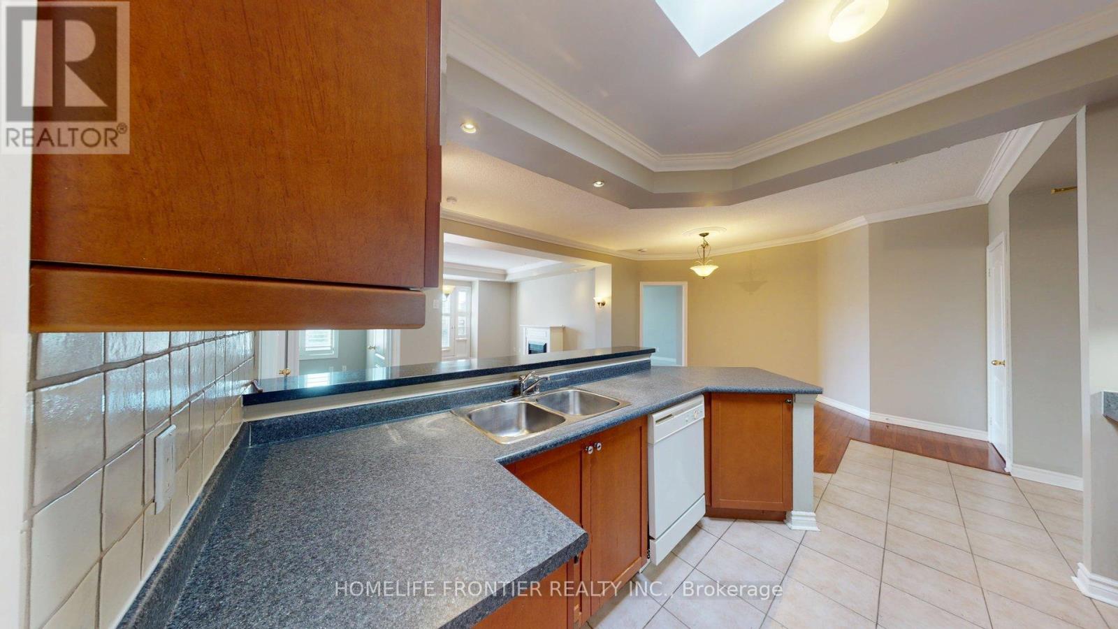 402 - 3351 Cawthra Road, Mississauga, Ontario L5A 4N5 - Photo 5 - W13223410