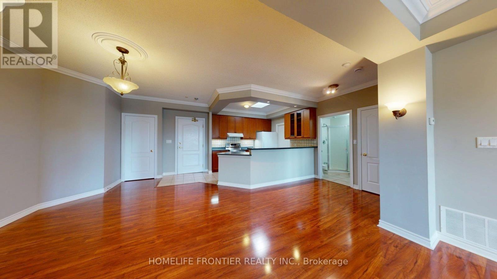 402 - 3351 Cawthra Road, Mississauga, Ontario L5A 4N5 - Photo 2 - W13223410