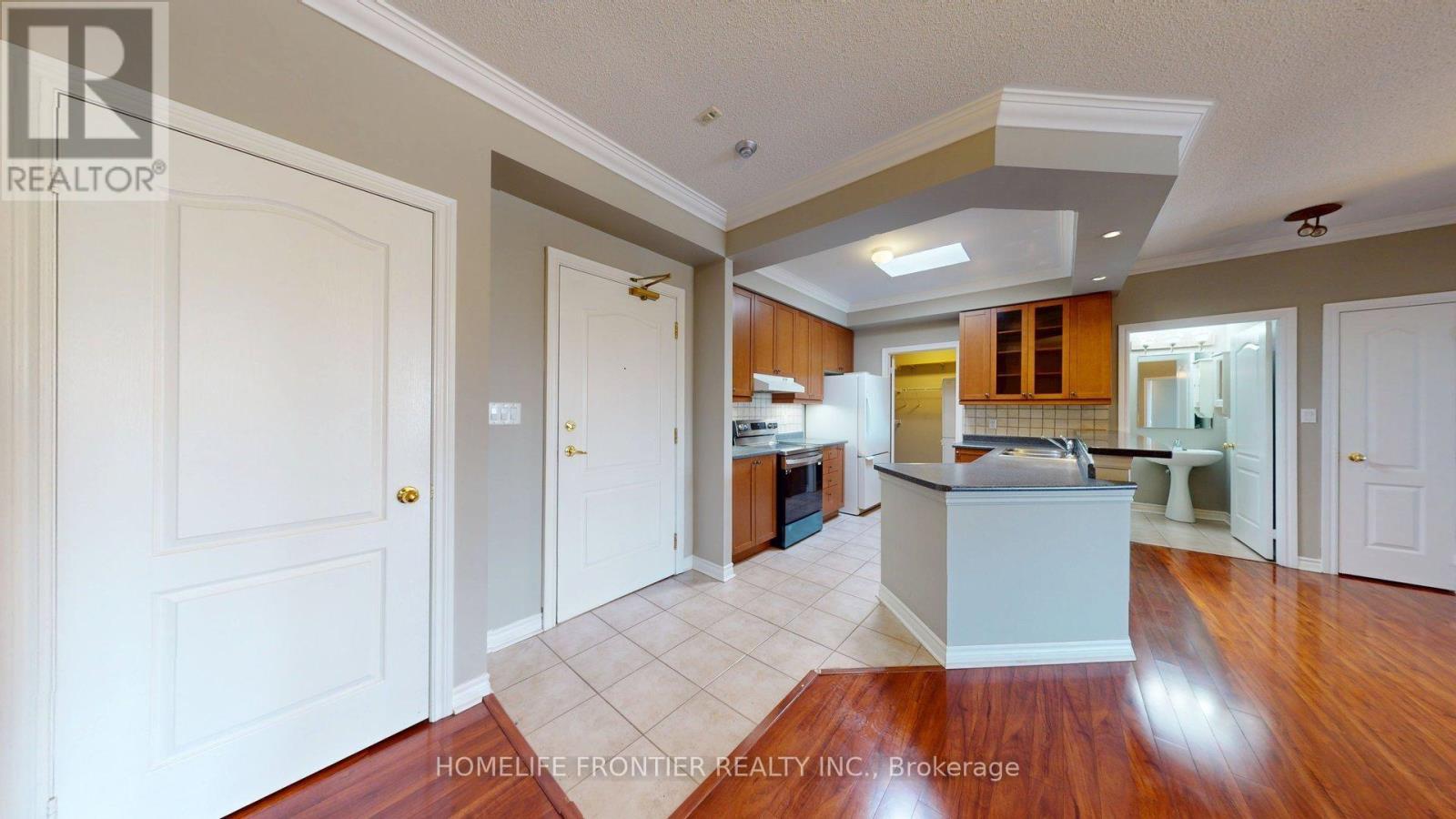402 - 3351 Cawthra Road, Mississauga, Ontario L5A 4N5 - Photo 4 - W13223410