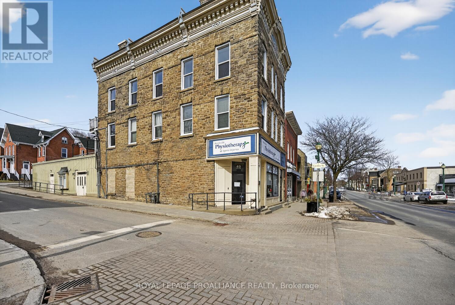 2 -42 KING STREET E