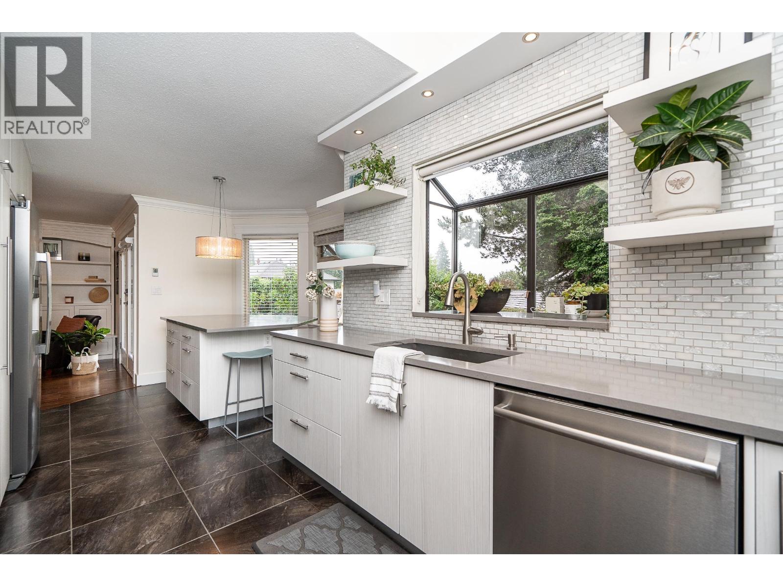 2436 Leclair Drive, Coquitlam, British Columbia  V3K 6G7 - Photo 11 - R3144077