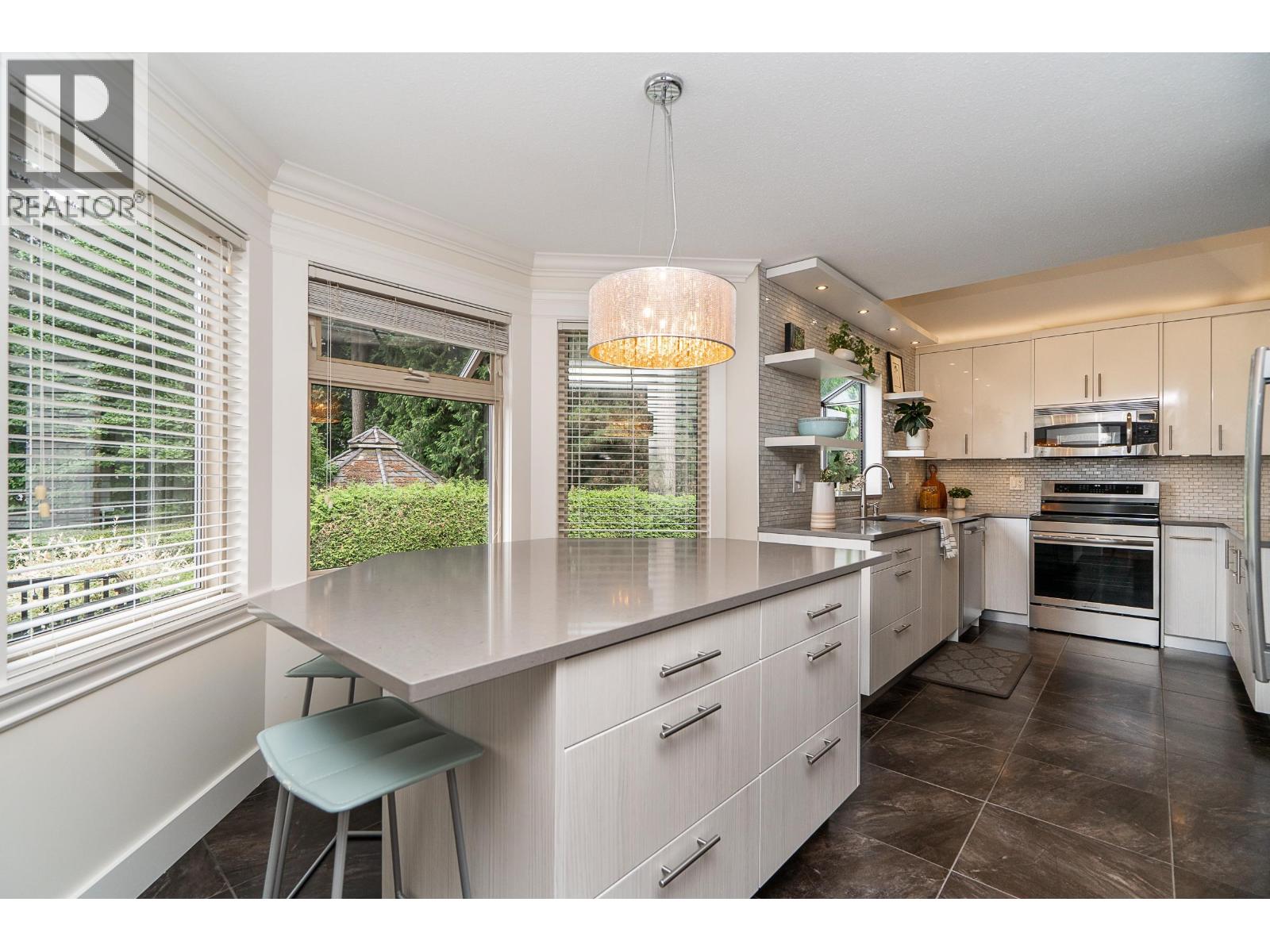 2436 Leclair Drive, Coquitlam, British Columbia  V3K 6G7 - Photo 13 - R3144077