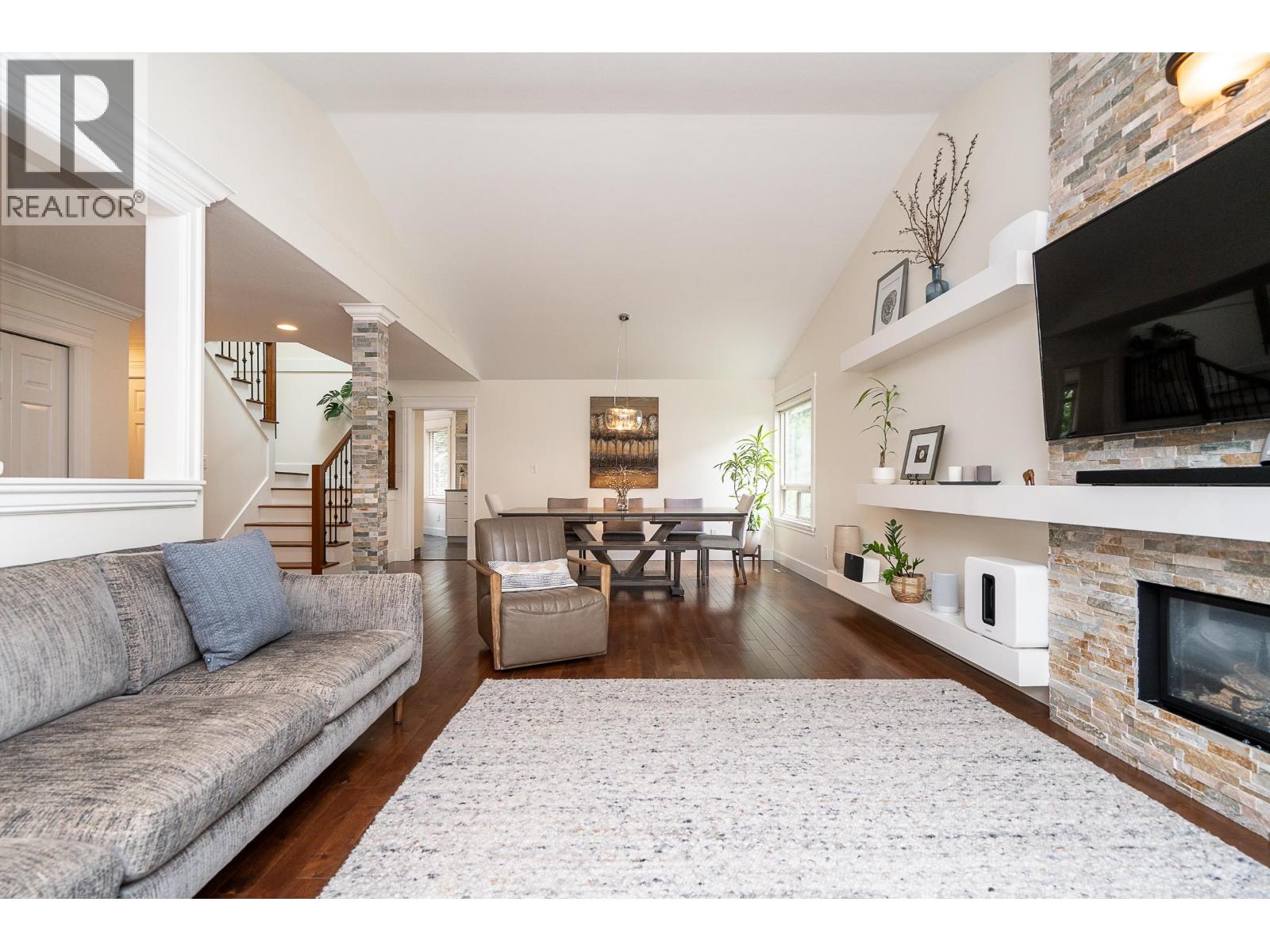 2436 Leclair Drive, Coquitlam, British Columbia  V3K 6G7 - Photo 5 - R3144077