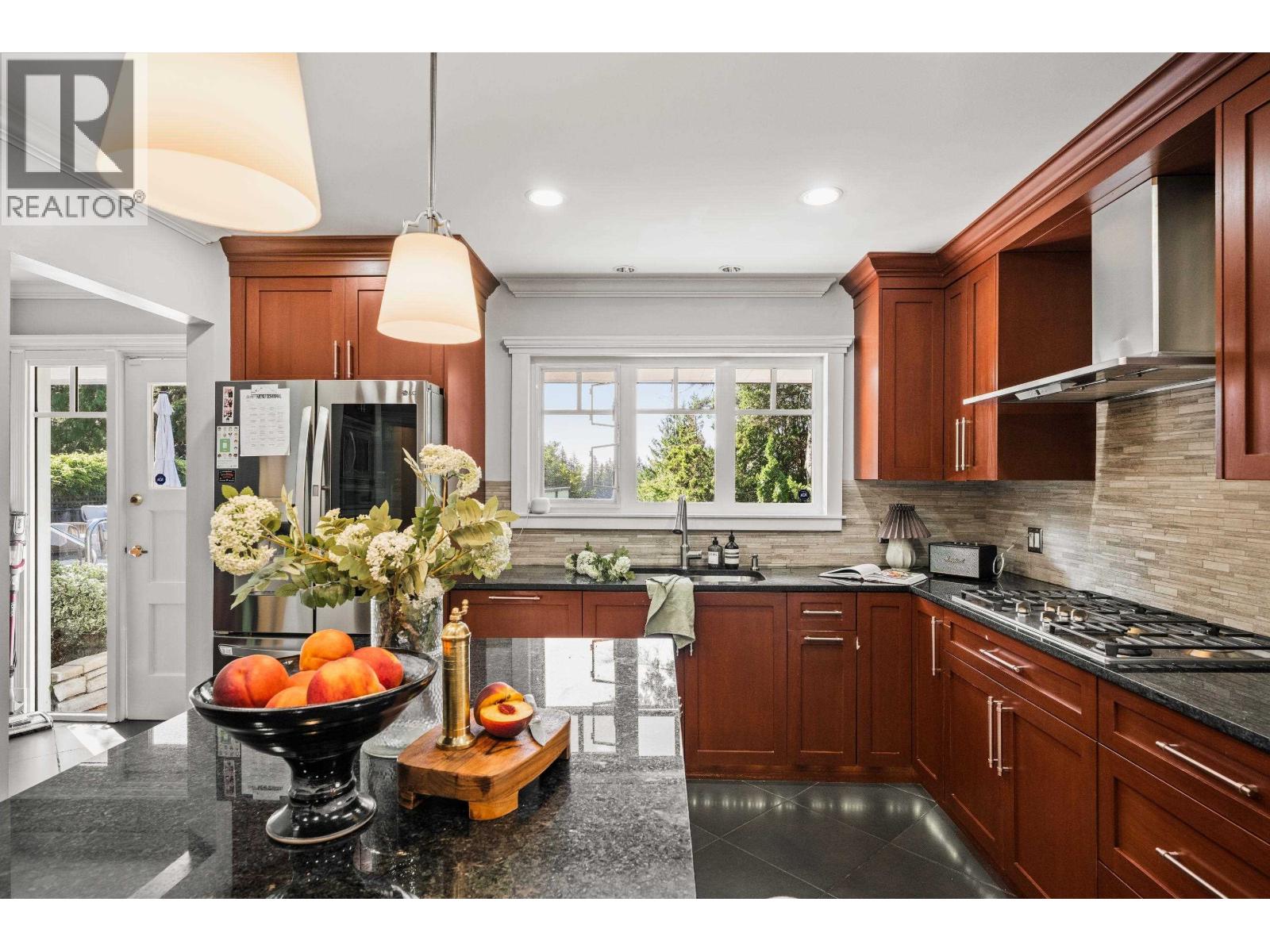 80 Glenmore Drive, West Vancouver, British Columbia  V7S 1A8 - Photo 11 - R3144095