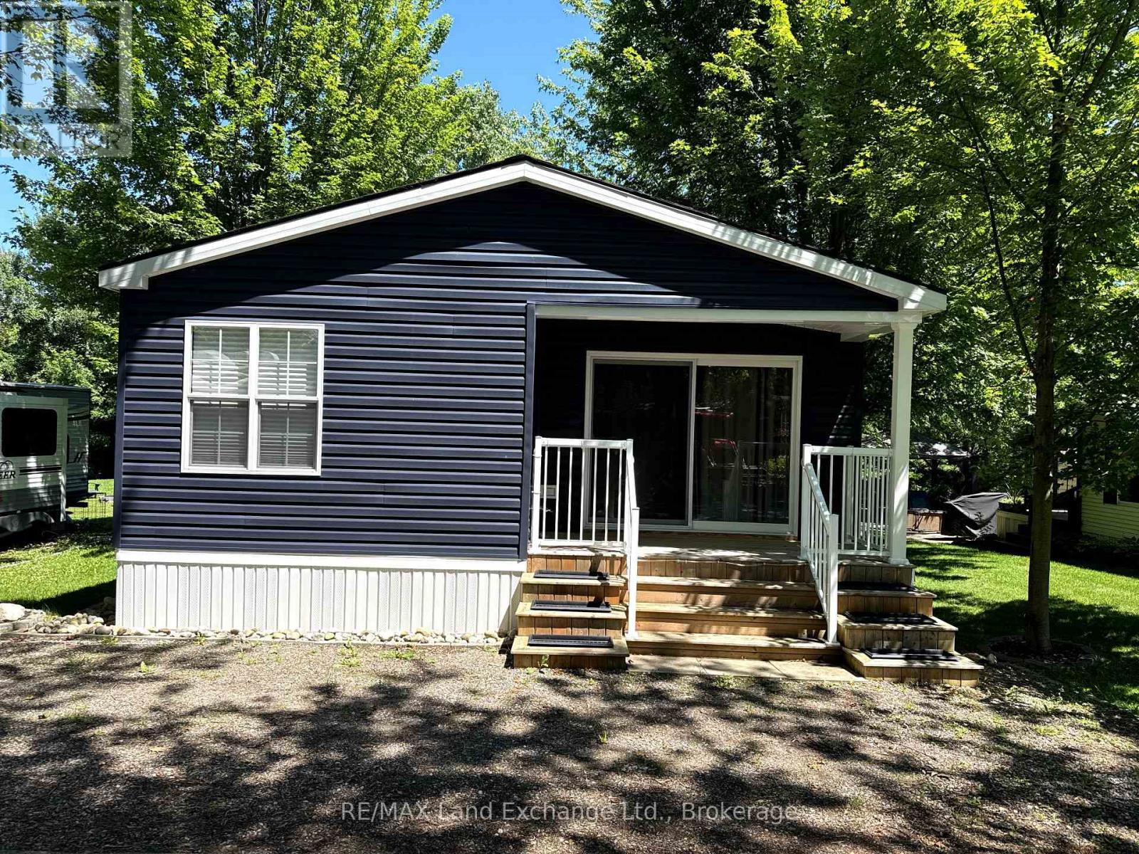 A51 - 13 Southline Avenue, Huron-Kinloss, Ontario  N2Z 2X5 - Photo 2 - X13539346