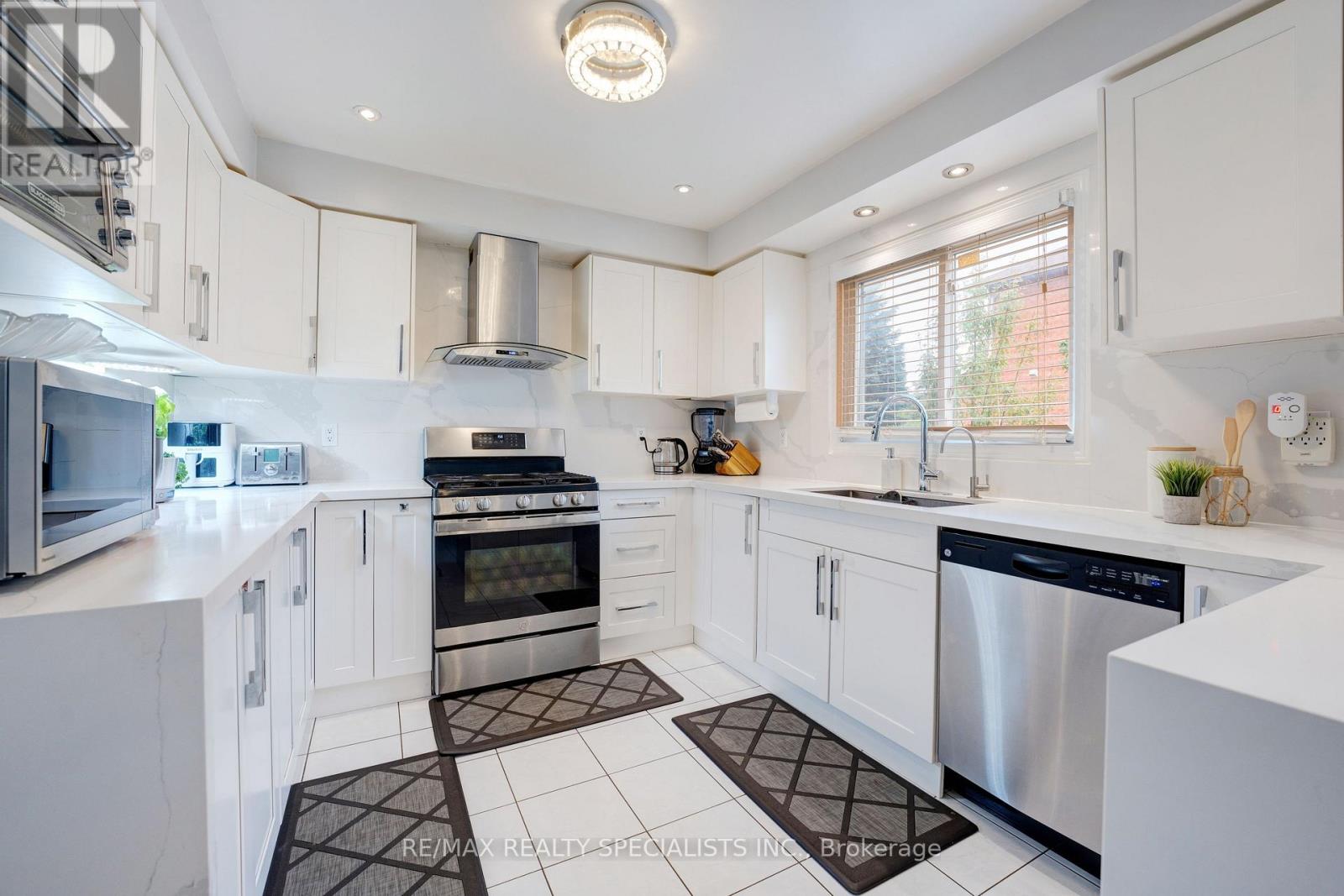 36 Devonsleigh Boulevard, Richmond Hill, Ontario  L4S 1H4 - Photo 11 - N13539284