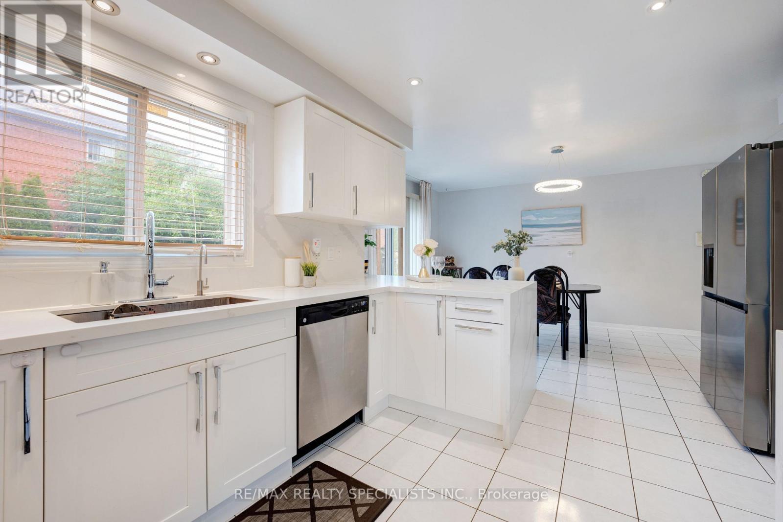 36 Devonsleigh Boulevard, Richmond Hill, Ontario  L4S 1H4 - Photo 12 - N13539284
