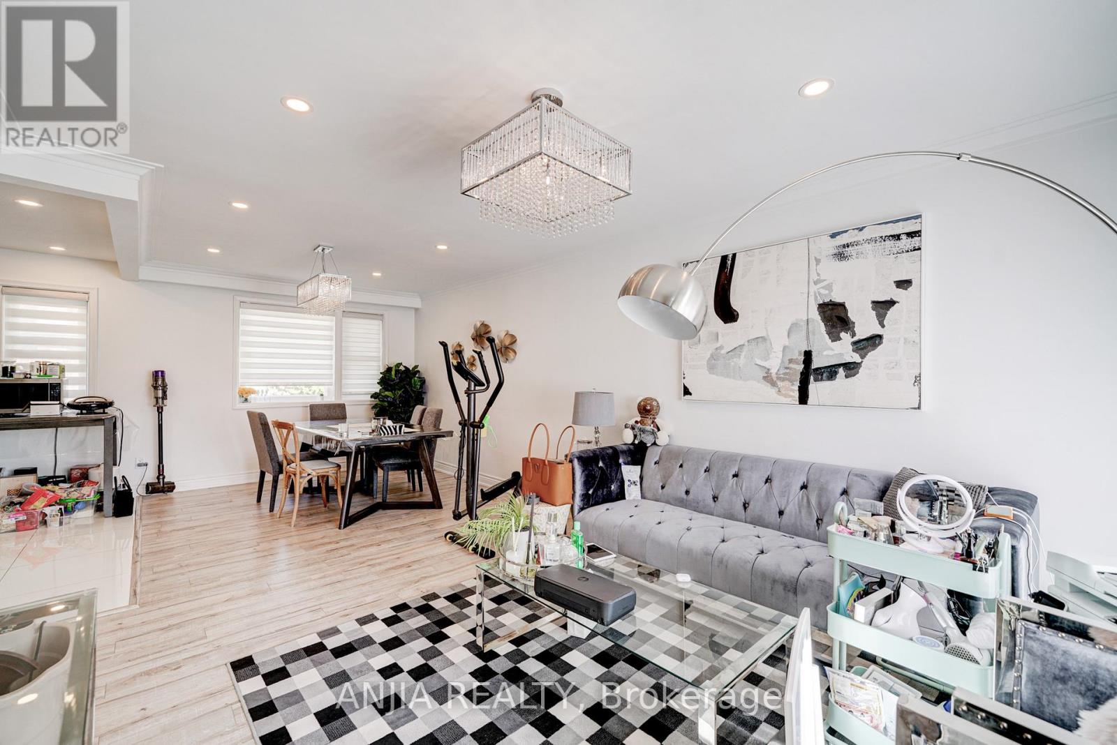 Main Fl - 203 Norfolk Avenue, Richmond Hill, Ontario L4C 2E1 - Photo 10 - N13539336