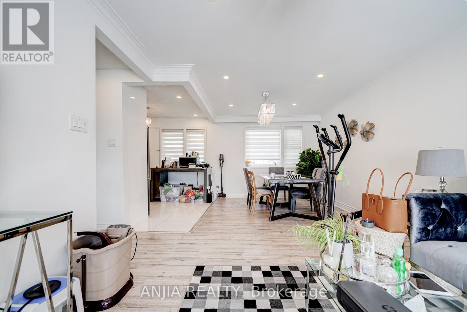 Main Fl - 203 Norfolk Avenue, Richmond Hill, Ontario L4C 2E1 - Photo 11 - N13539336