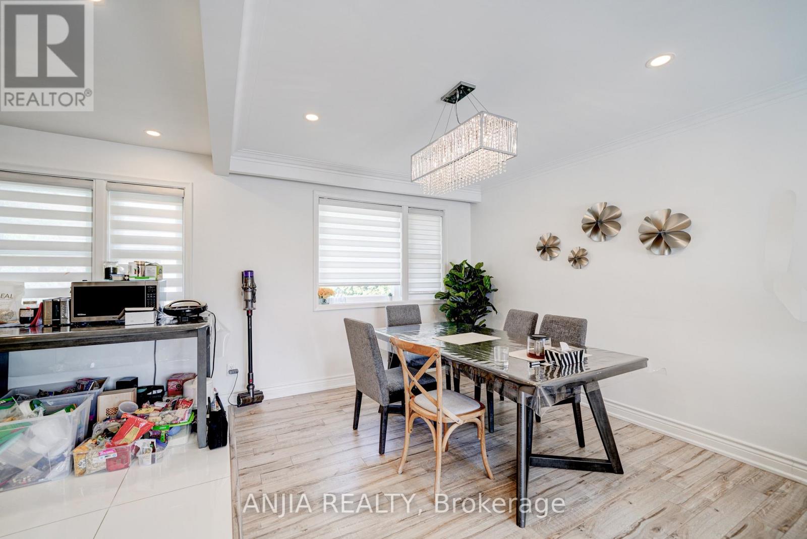 Main Fl - 203 Norfolk Avenue, Richmond Hill, Ontario L4C 2E1 - Photo 12 - N13539336