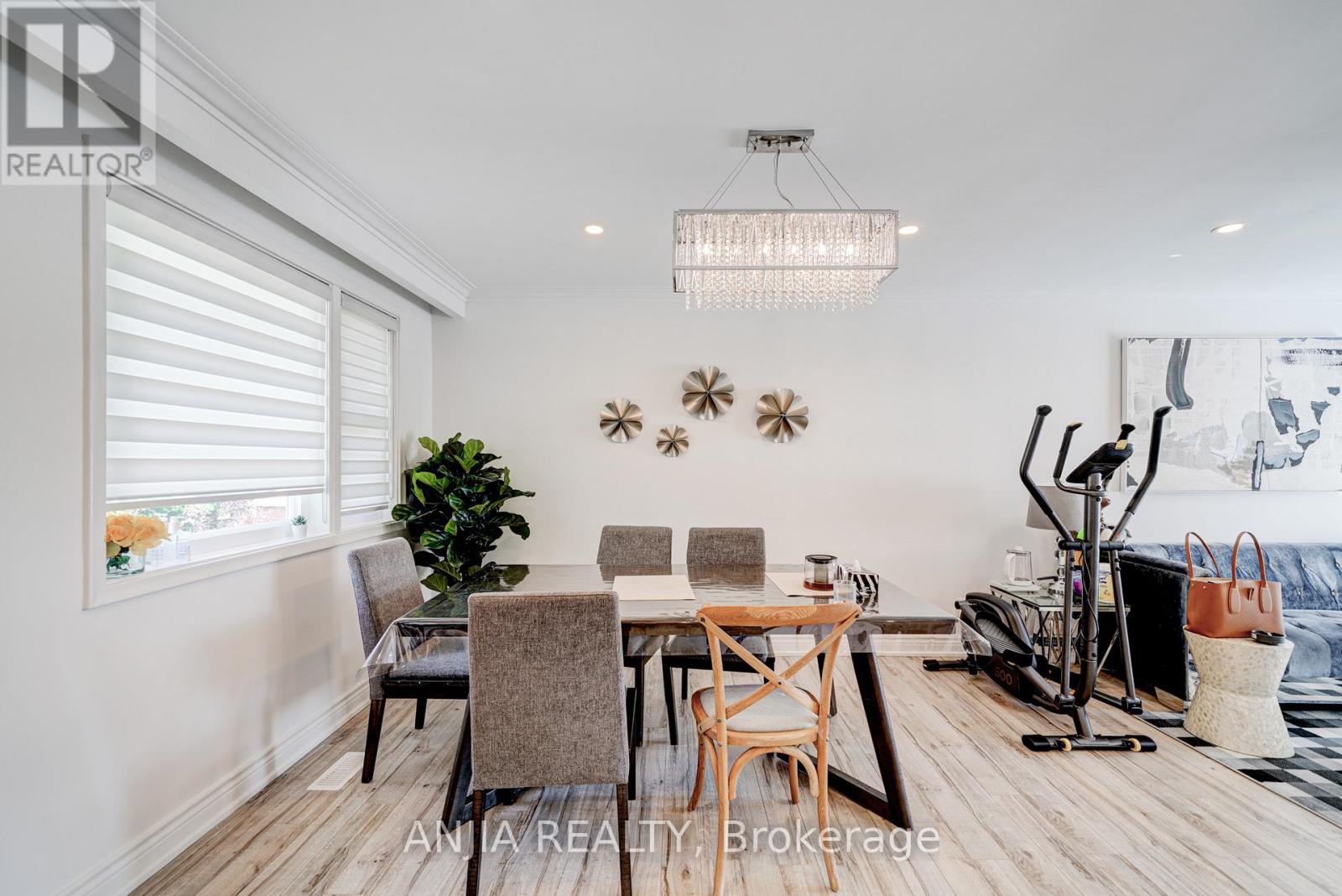 Main Fl - 203 Norfolk Avenue, Richmond Hill, Ontario L4C 2E1 - Photo 13 - N13539336