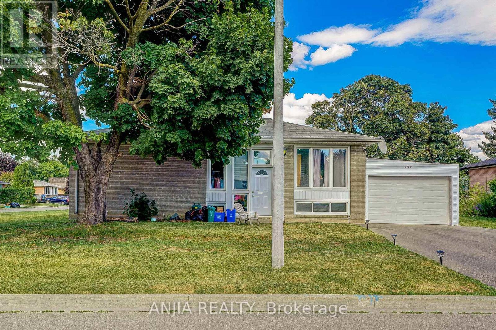Main Fl - 203 Norfolk Avenue, Richmond Hill, Ontario L4C 2E1 - Photo 2 - N13539336