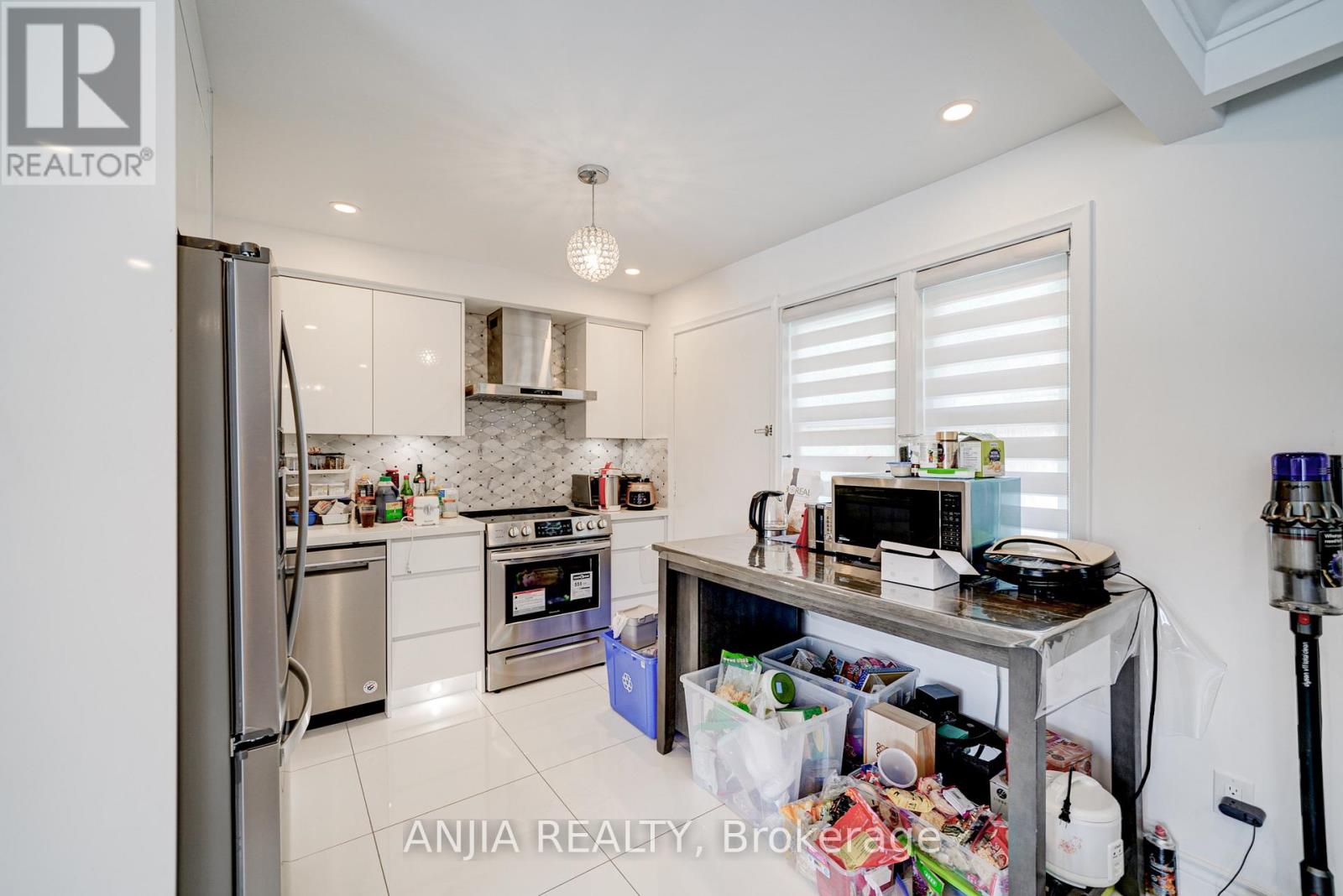 Main Fl - 203 Norfolk Avenue, Richmond Hill, Ontario L4C 2E1 - Photo 29 - N13539336