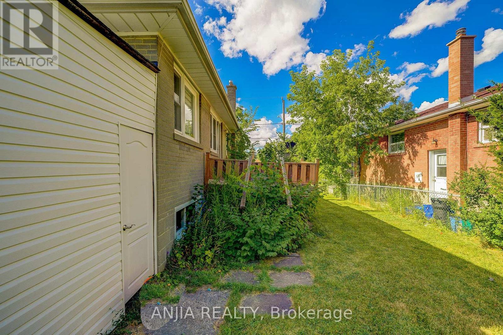 Main Fl - 203 Norfolk Avenue, Richmond Hill, Ontario L4C 2E1 - Photo 33 - N13539336