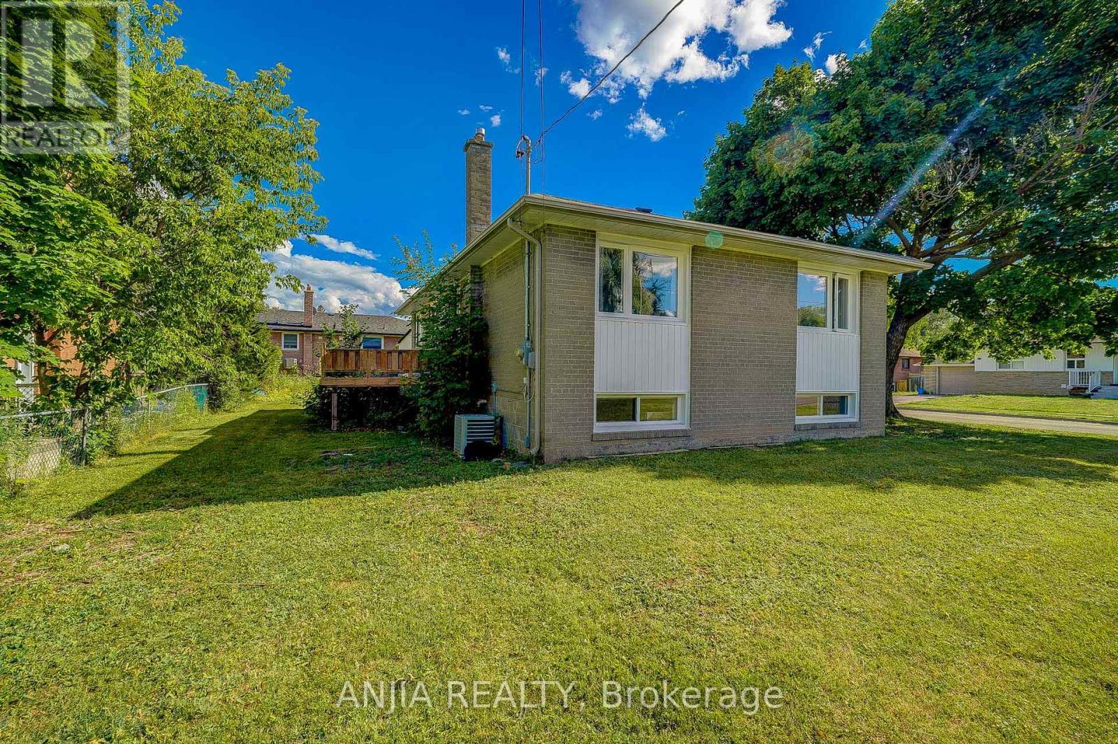 Main Fl - 203 Norfolk Avenue, Richmond Hill, Ontario L4C 2E1 - Photo 5 - N13539336
