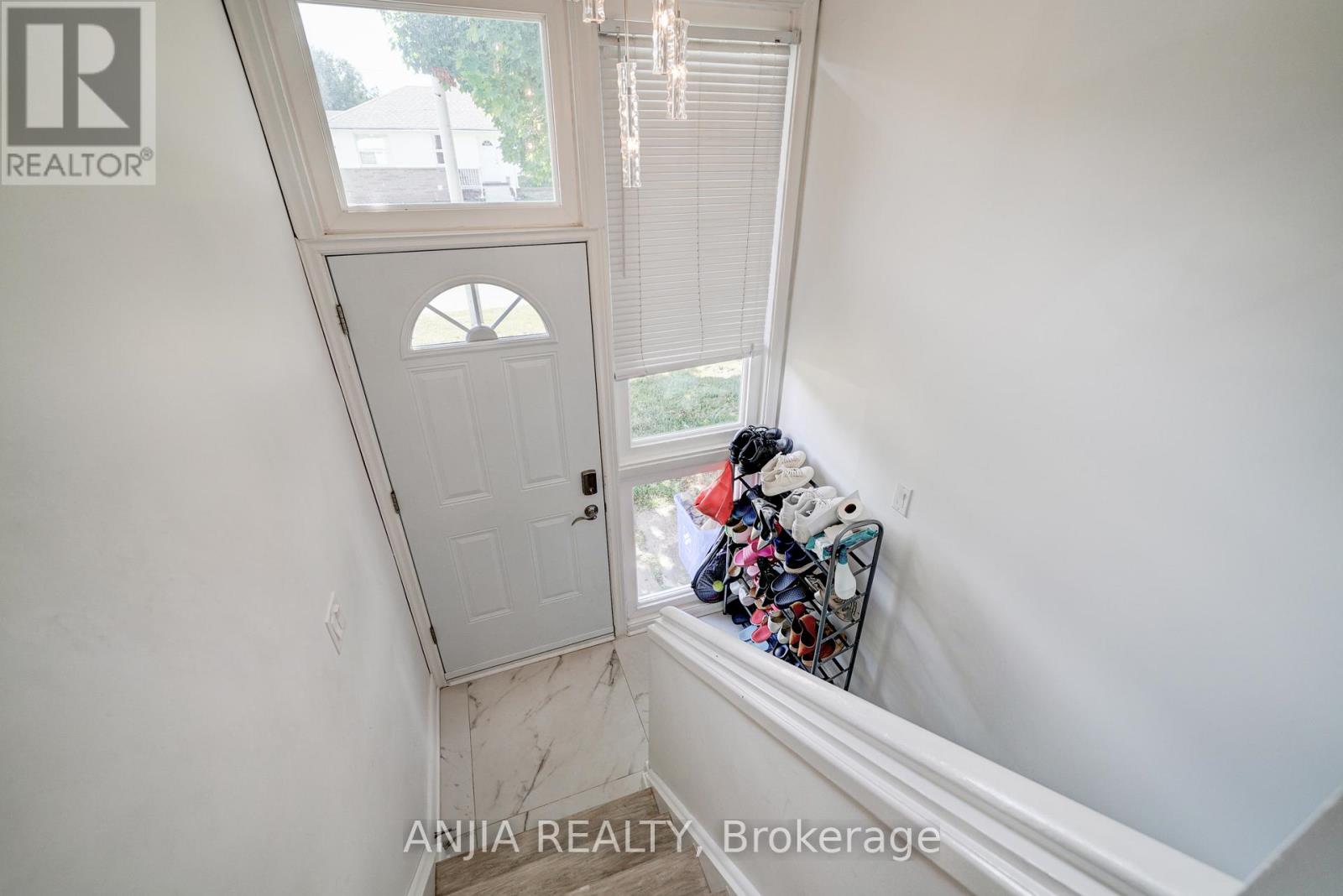 Main Fl - 203 Norfolk Avenue, Richmond Hill, Ontario L4C 2E1 - Photo 6 - N13539336